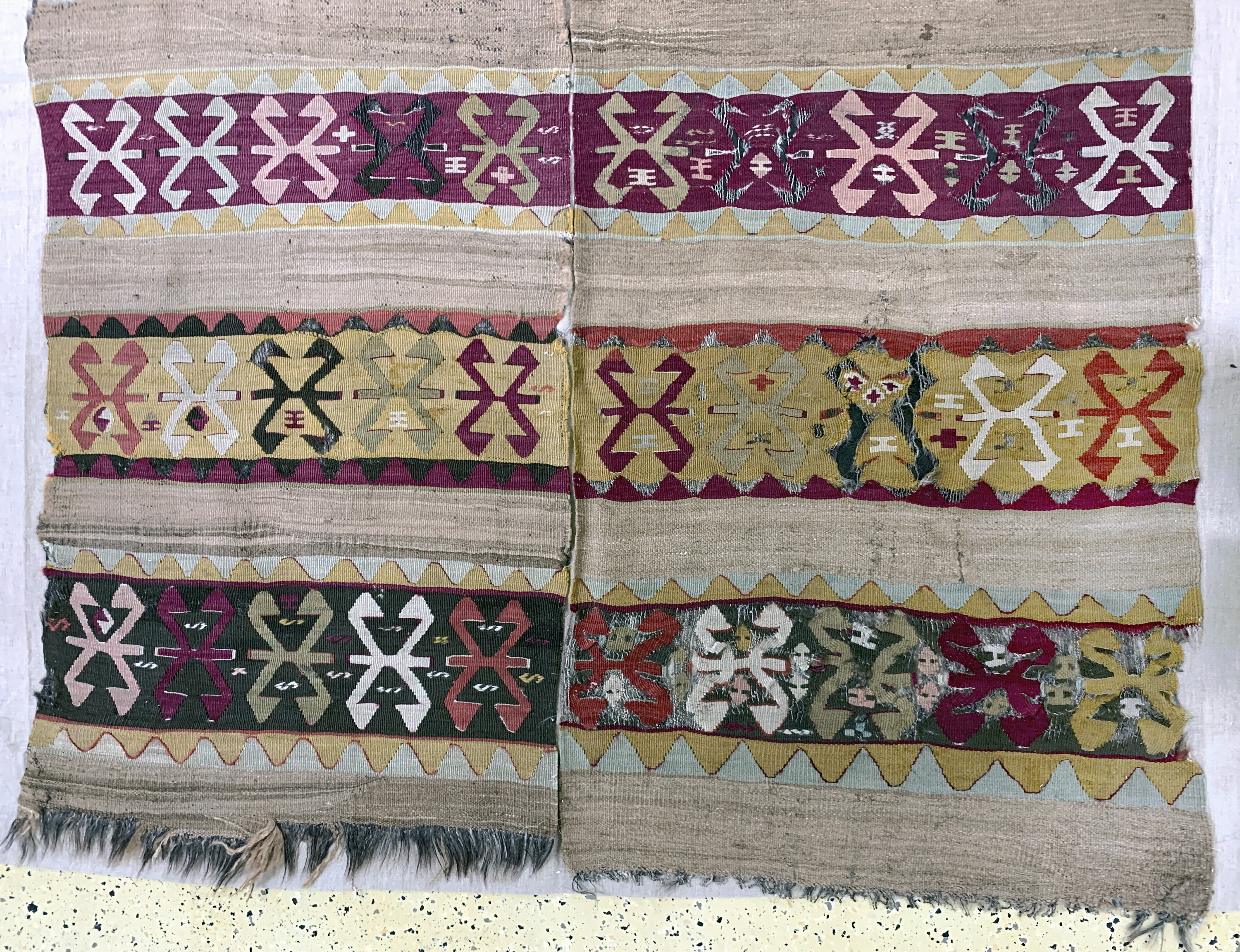 Detail d: Konya Kelim antik, Türkei, 19.Jhd, Wolle auf Wolle, ca. 390 x 155 cm, EHZ: 4, (auf Leinen genäht)