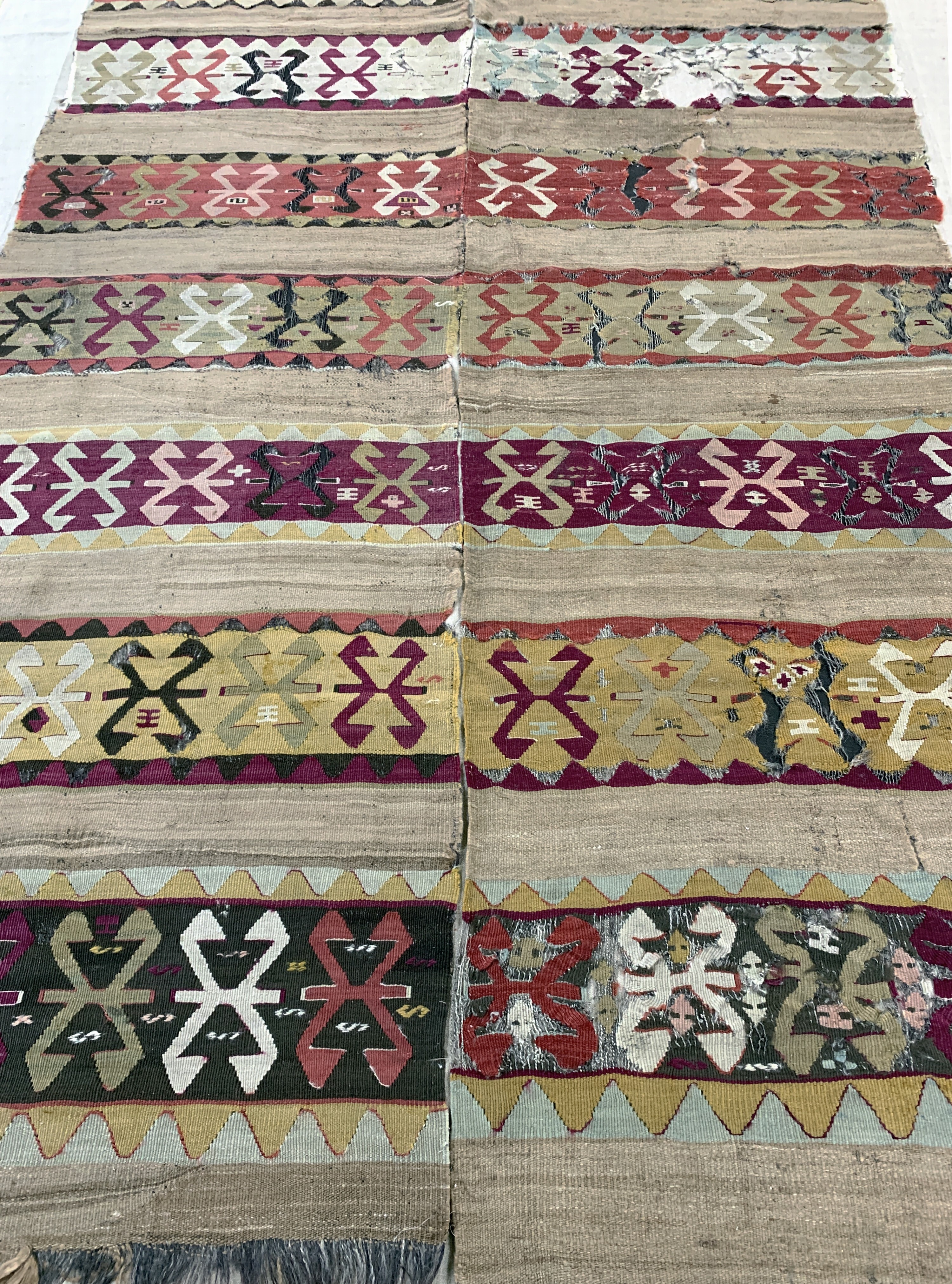 Detail f: Konya Kelim antik, Türkei, 19.Jhd, Wolle auf Wolle, ca. 390 x 155 cm, EHZ: 4, (auf Leinen genäht)