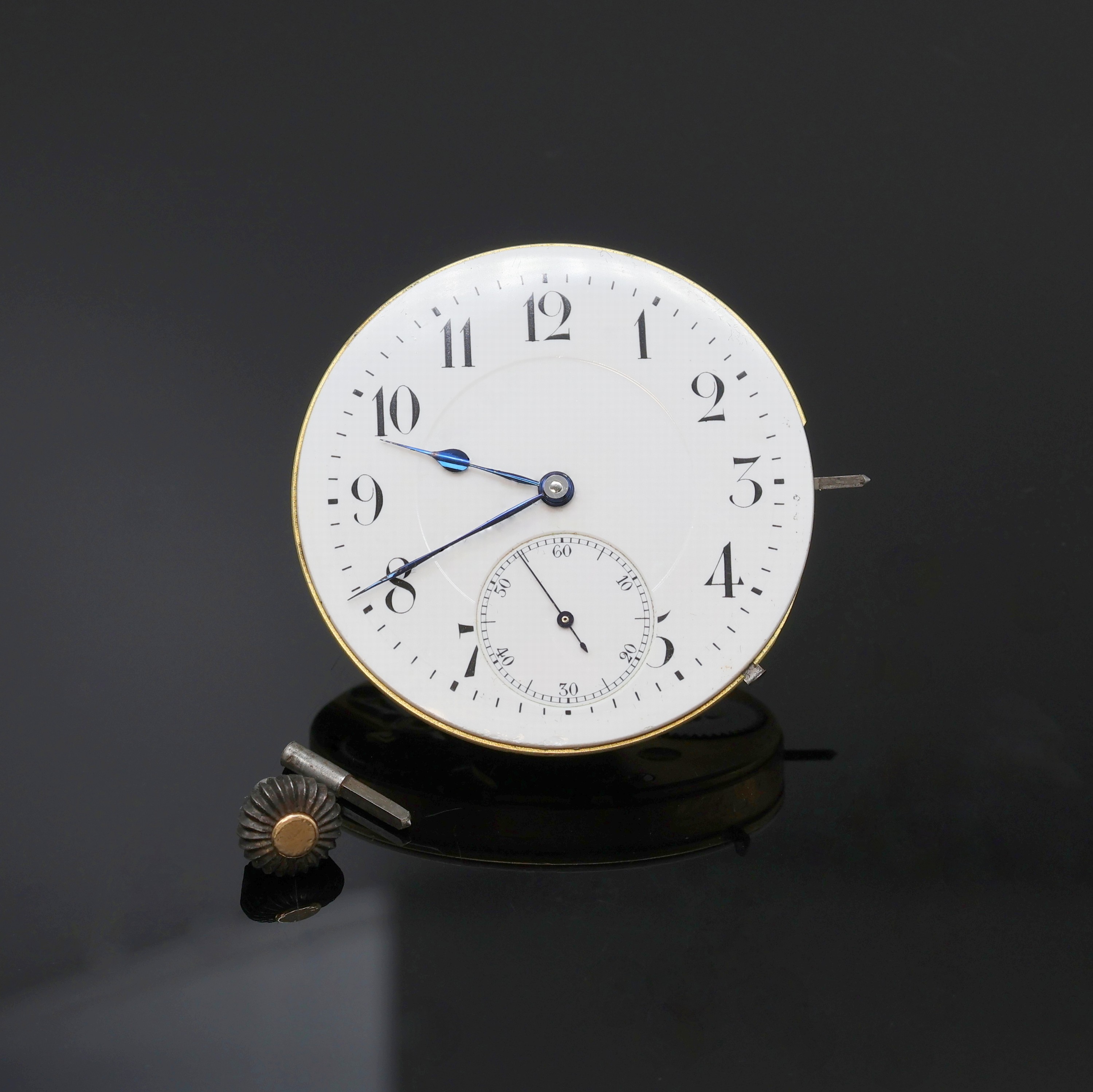 Detail a: IWC Taschenuhrwerk Kaliber 53, Schweiz um 1913, vergoldetes Ankerwerk, Emailzifferbl. besch., arab. Zahlen, gebl. Zeiger, kl. Sek. b. 6, 4 verschr. ...