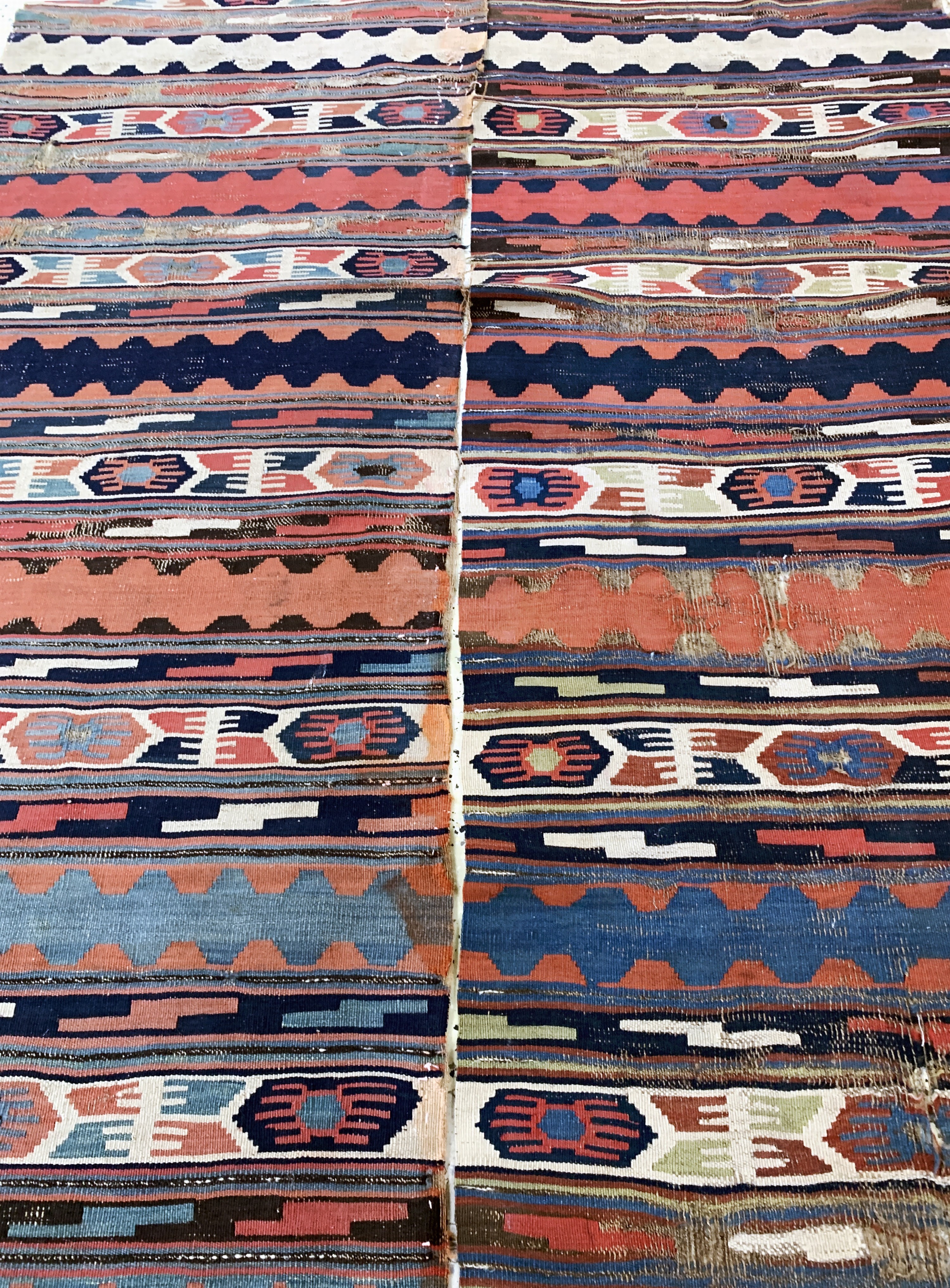 Detail e: Konya Kelim antik, Türkei, 19.Jhd, Wolle auf Wolle, ca. 330 x 150 cm, EHZ: 4, (2 getrennte Bahnen)