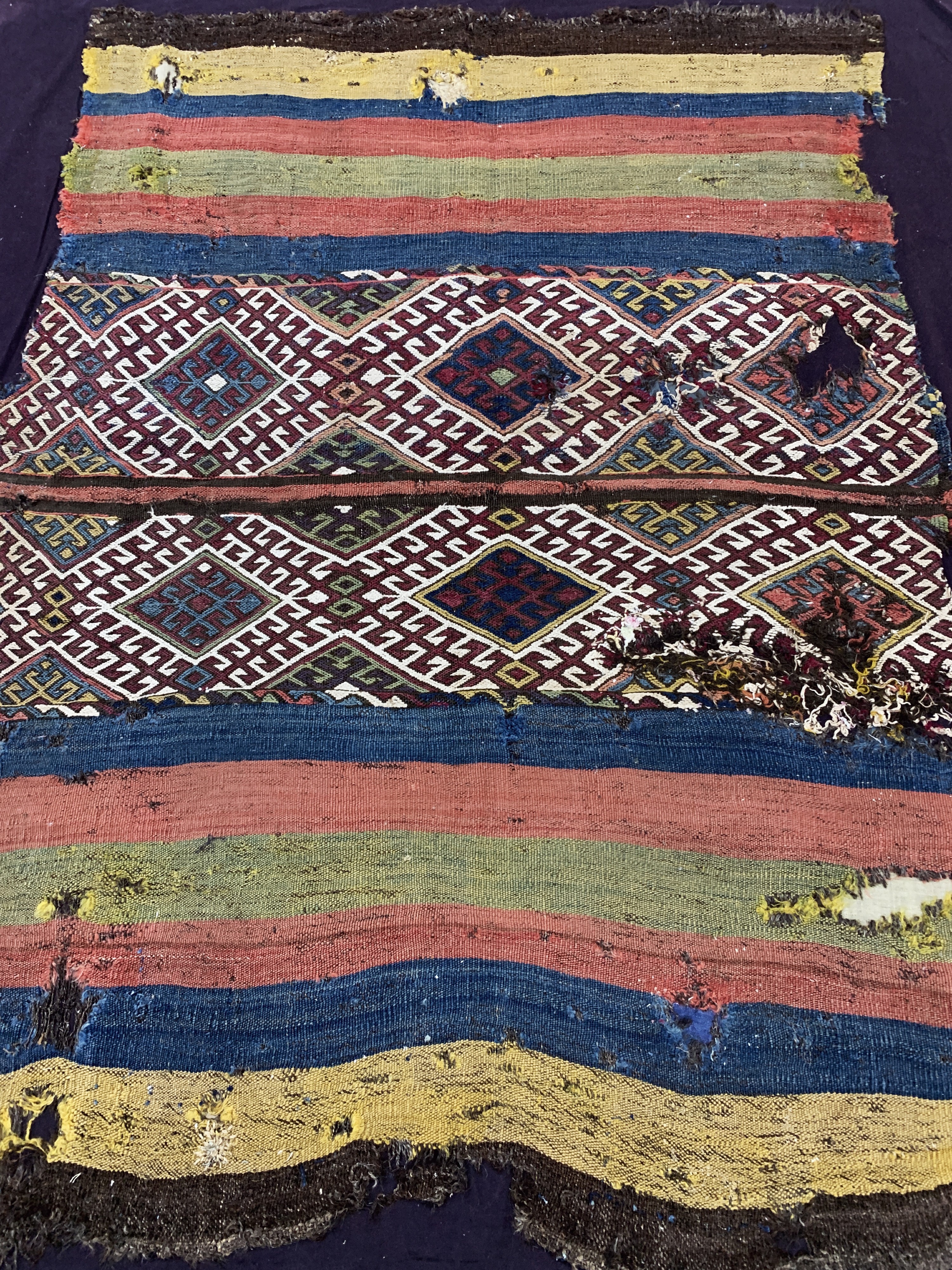 Detail c: Kayseri Kelim antik, Türkei, 19.Jhd, Wolle auf Wolle, ca. 148 x 105 cm, EHZ: 4, (auf Leinen genäht)