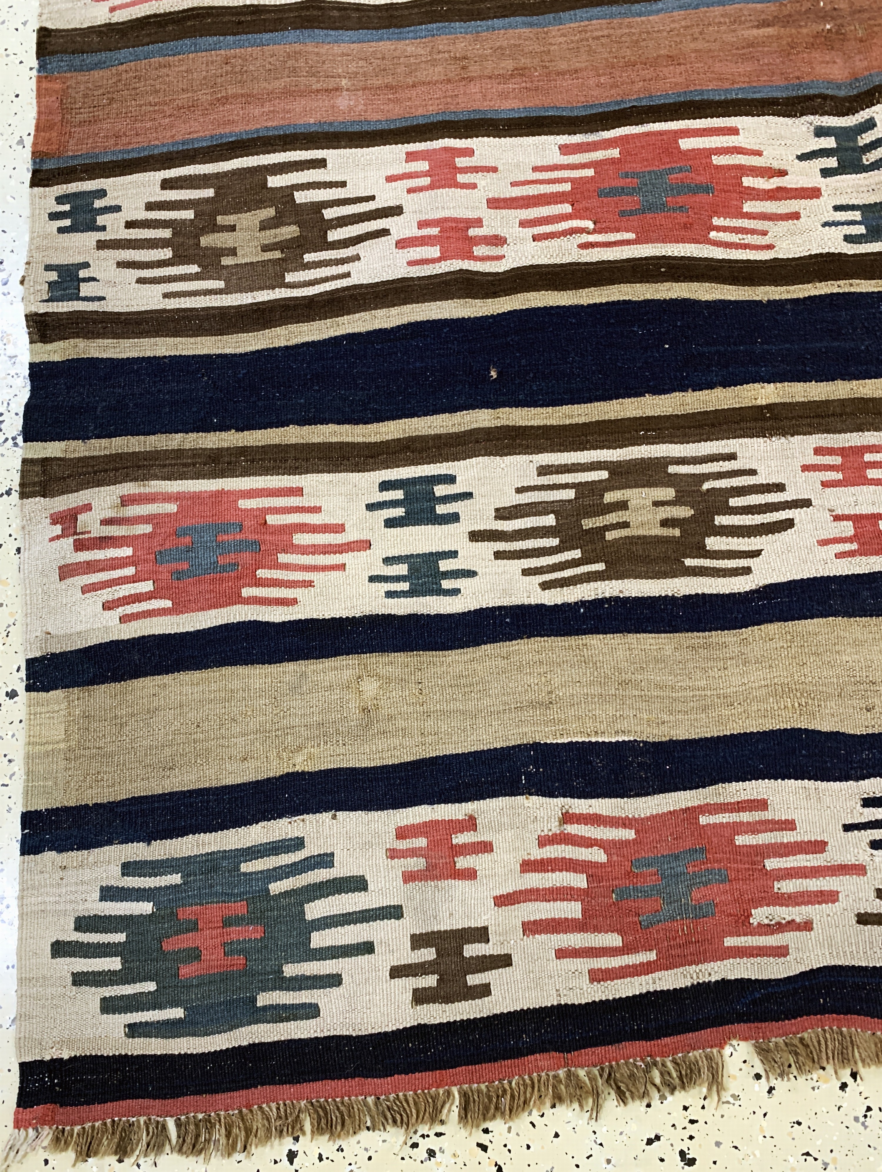 Detail b: Anatol Kelim antik, Türkei, 19.Jhd, Wolle auf Wolle, ca. 240 x 165 cm, EHZ: 2-3, (restauriert)