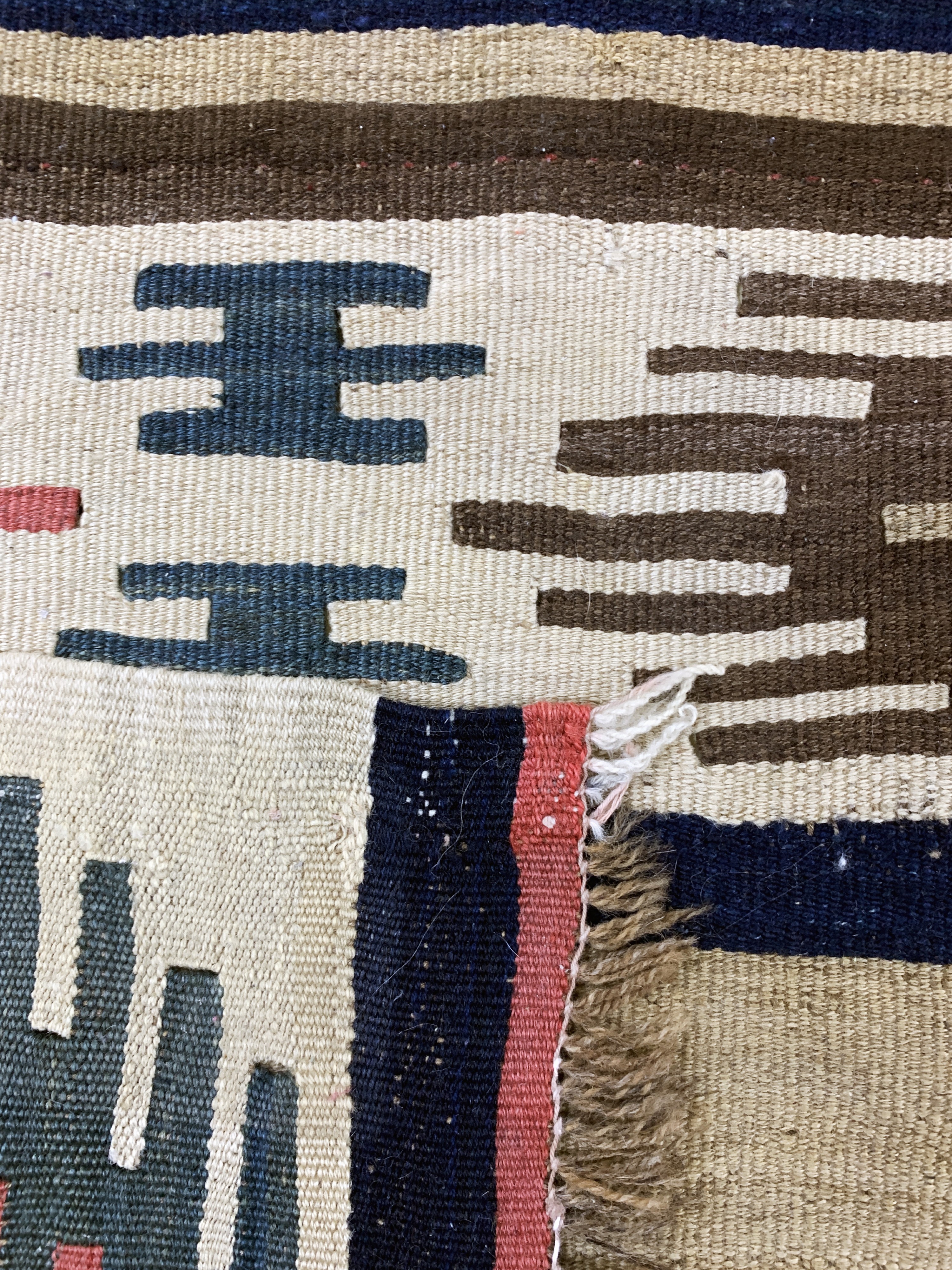 Detail f: Anatol Kelim antik, Türkei, 19.Jhd, Wolle auf Wolle, ca. 240 x 165 cm, EHZ: 2-3, (restauriert)