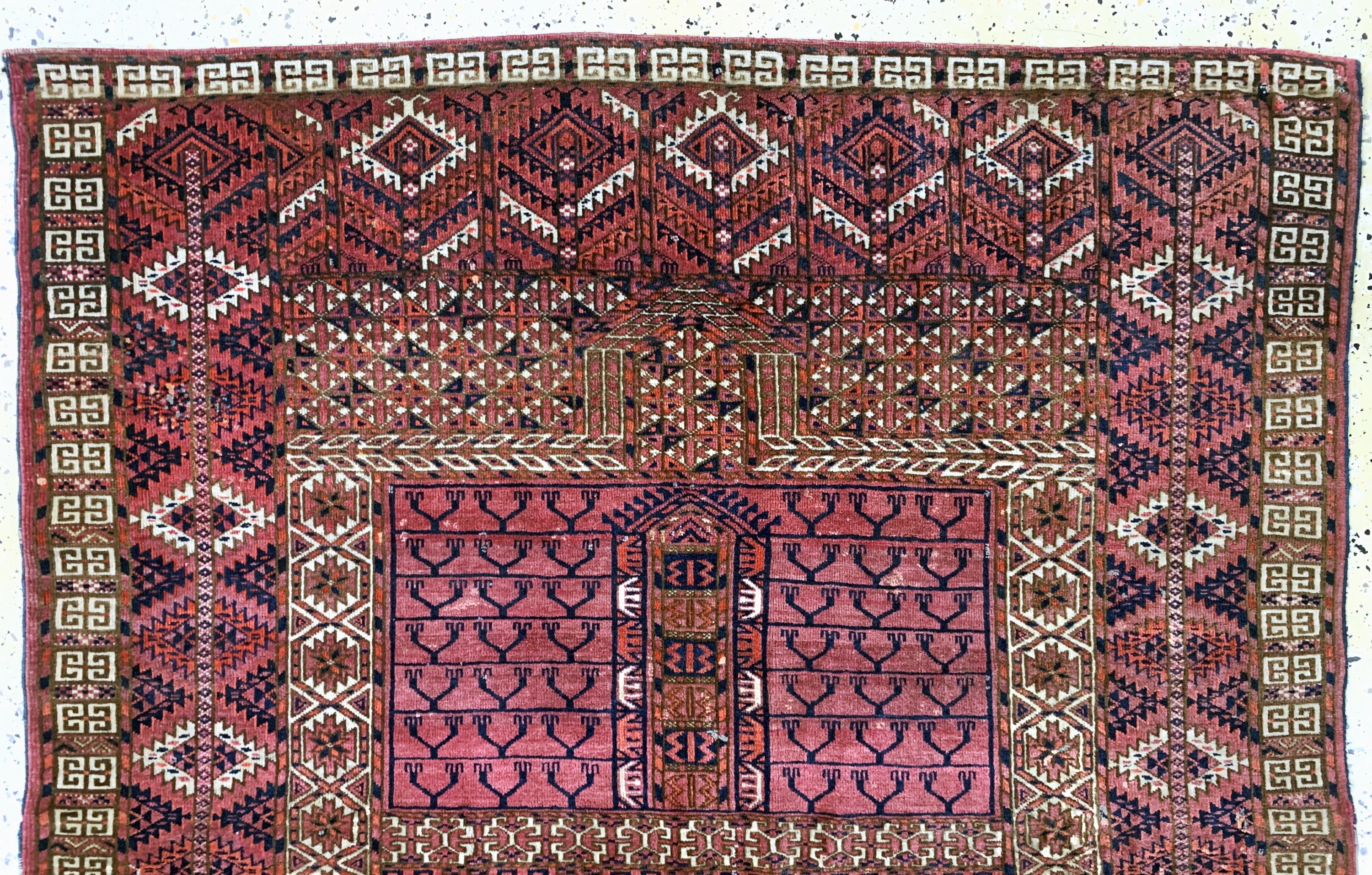 Detail a: Tekke Engsi antik, Turkmenistan, 19.Jhd, Wolle auf Wolle, ca. 163 x 130 cm, EHZ: 2-3 (restauriert)