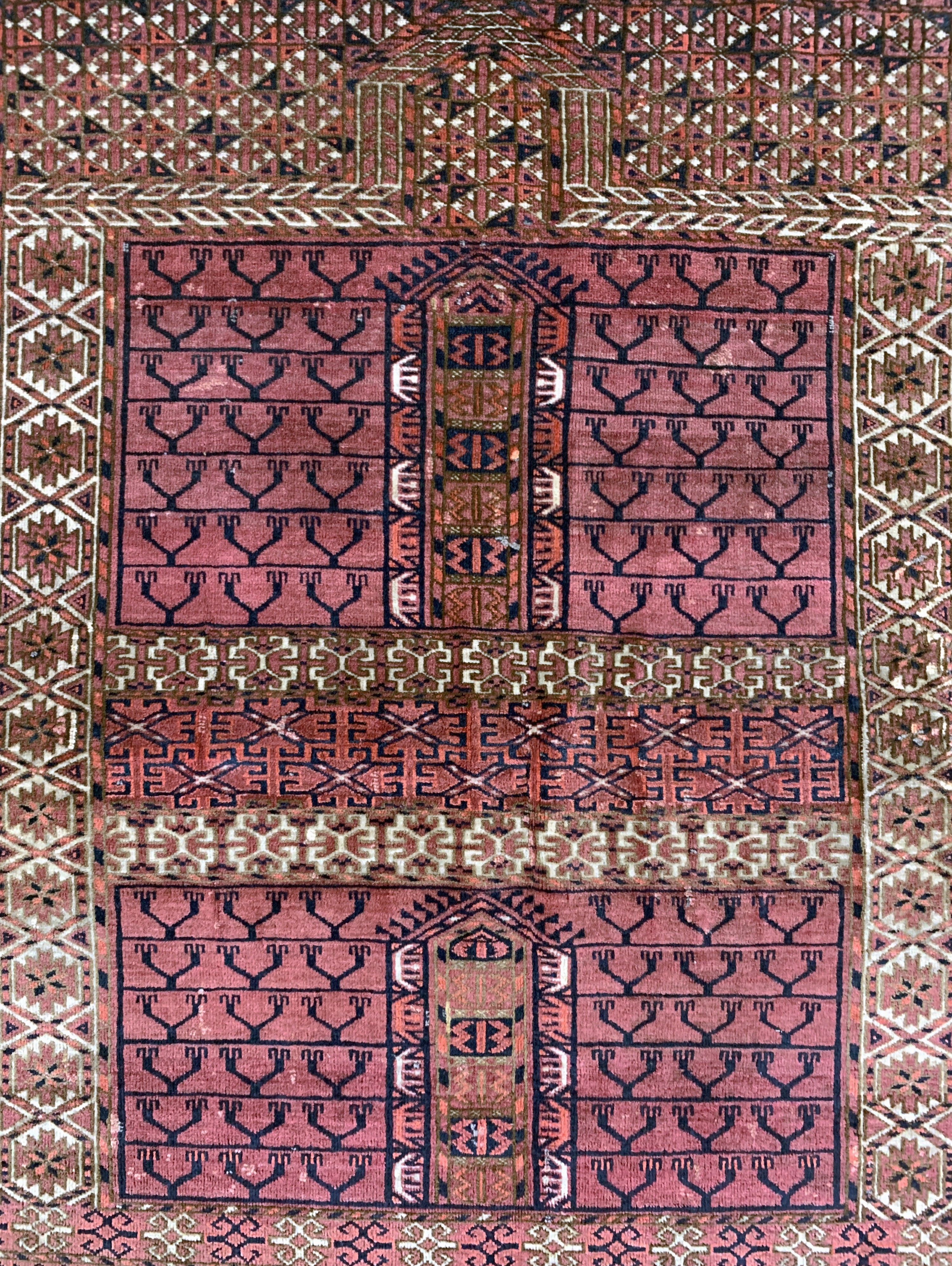 Detail c: Tekke Engsi antik, Turkmenistan, 19.Jhd, Wolle auf Wolle, ca. 163 x 130 cm, EHZ: 2-3 (restauriert)