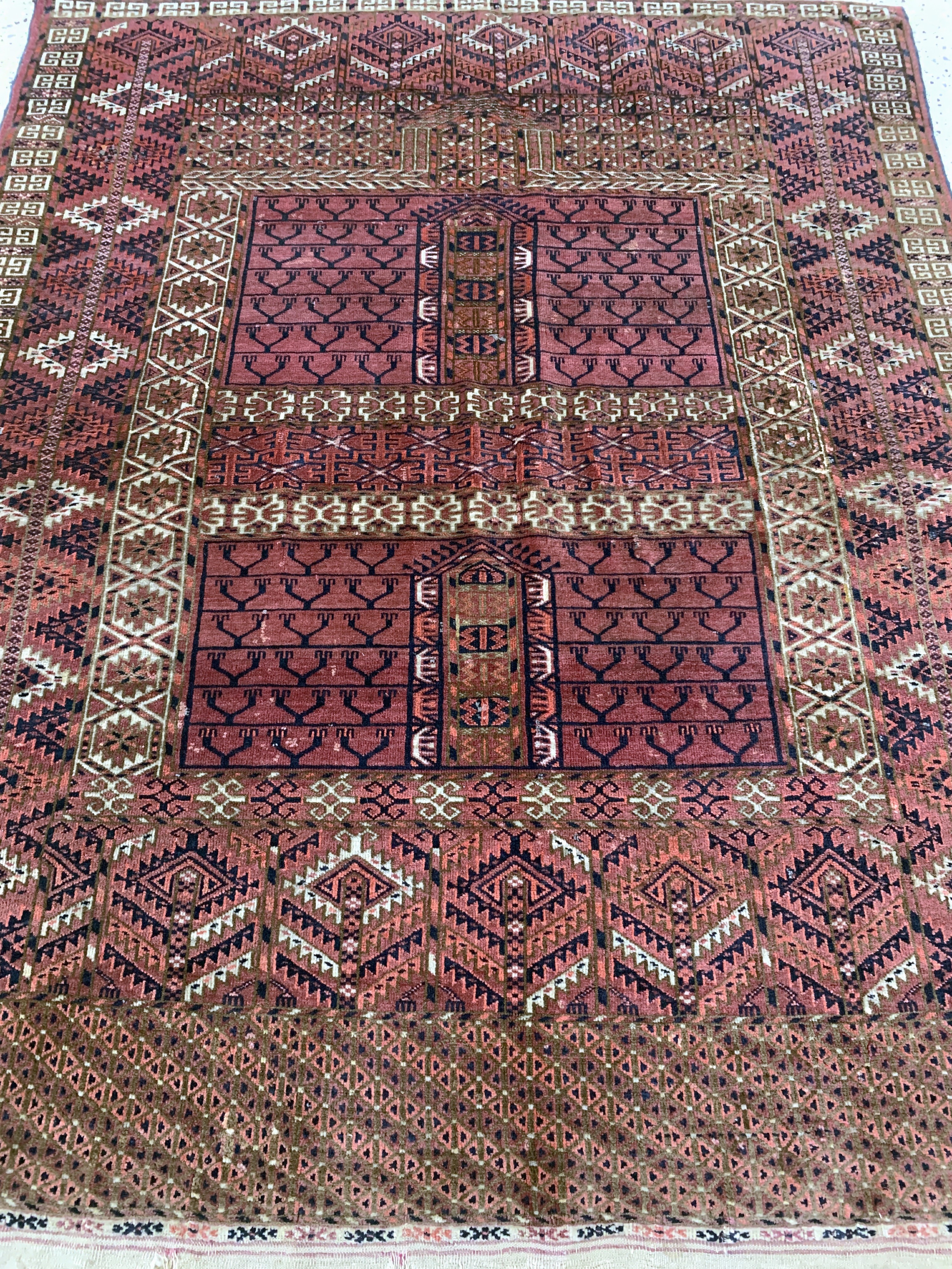Detail d: Tekke Engsi antik, Turkmenistan, 19.Jhd, Wolle auf Wolle, ca. 163 x 130 cm, EHZ: 2-3 (restauriert)