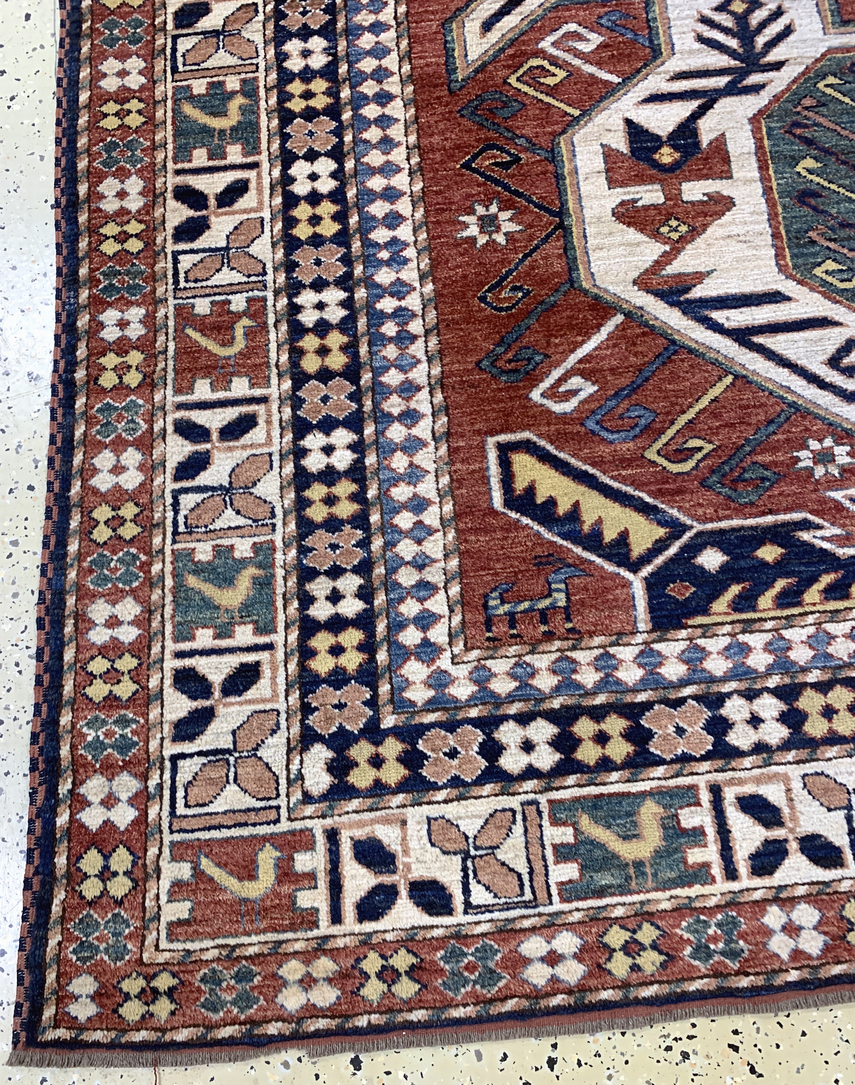 Detail b: "Schild-Kazak"neugeknüpft, Pakistan, Ende 20.Jhd, Wolle auf Wolle, ca. 257 x 205 cm, EHZ: 1-2