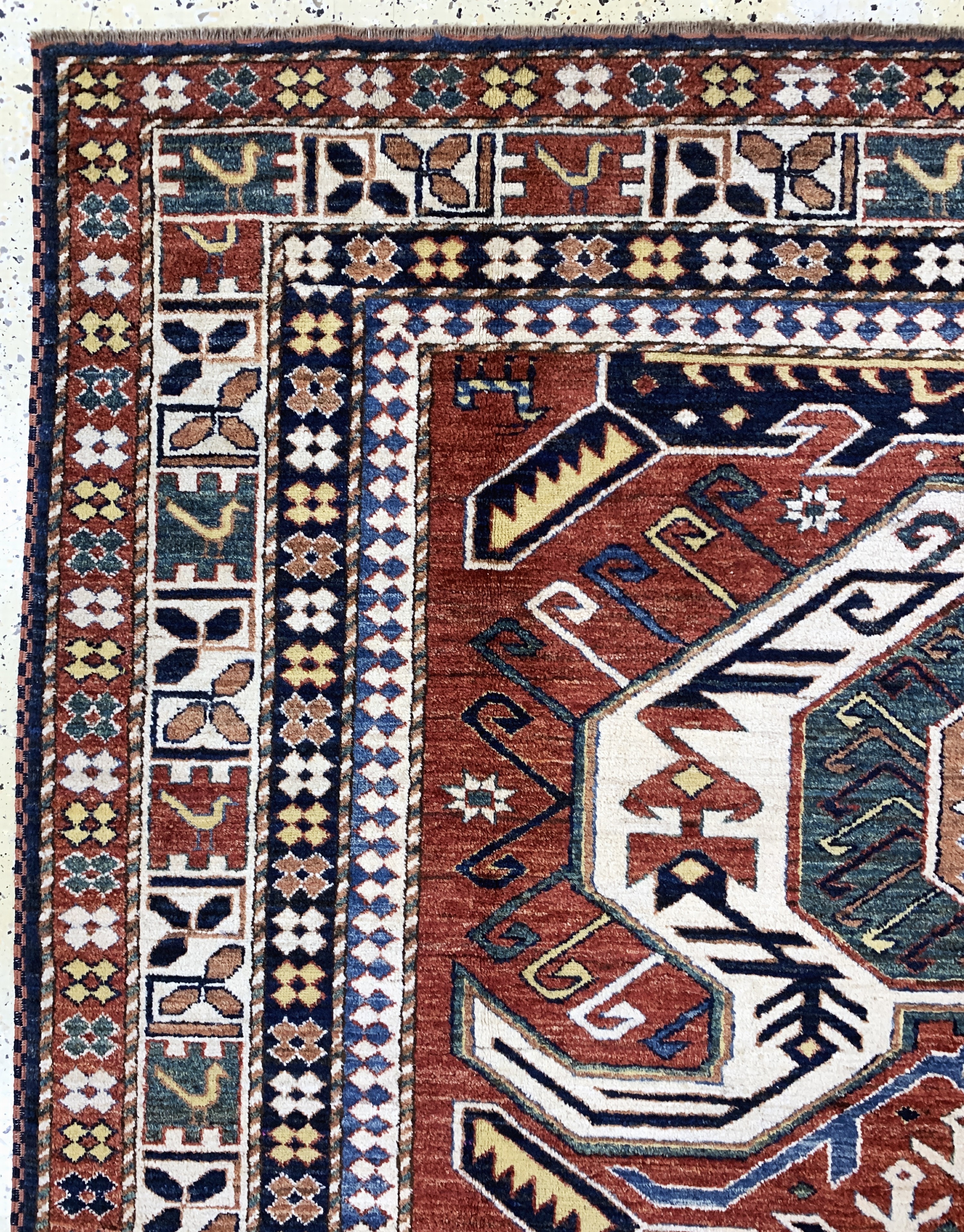 Detail c: "Schild-Kazak"neugeknüpft, Pakistan, Ende 20.Jhd, Wolle auf Wolle, ca. 257 x 205 cm, EHZ: 1-2