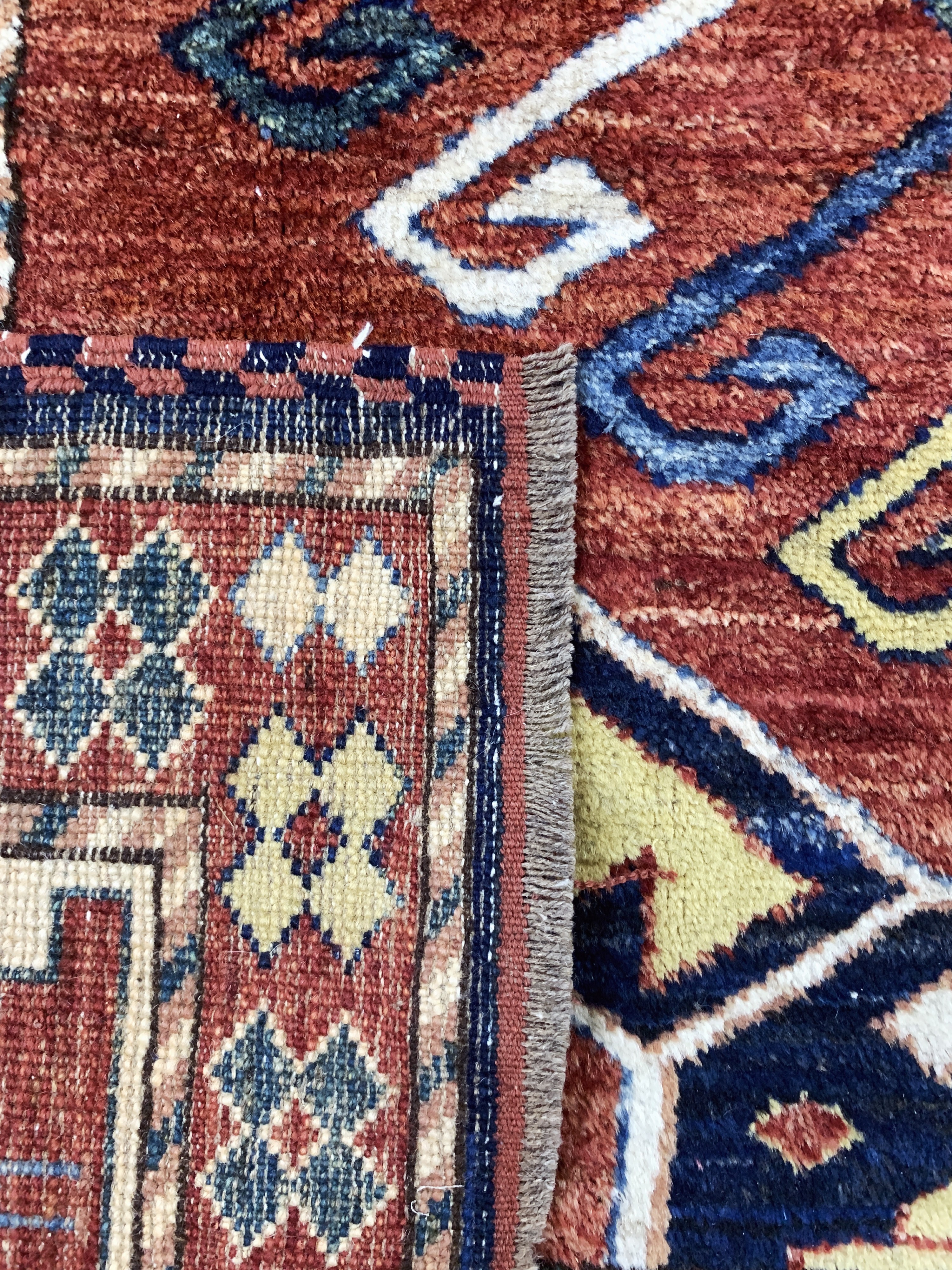 Detail g: "Schild-Kazak"neugeknüpft, Pakistan, Ende 20.Jhd, Wolle auf Wolle, ca. 257 x 205 cm, EHZ: 1-2