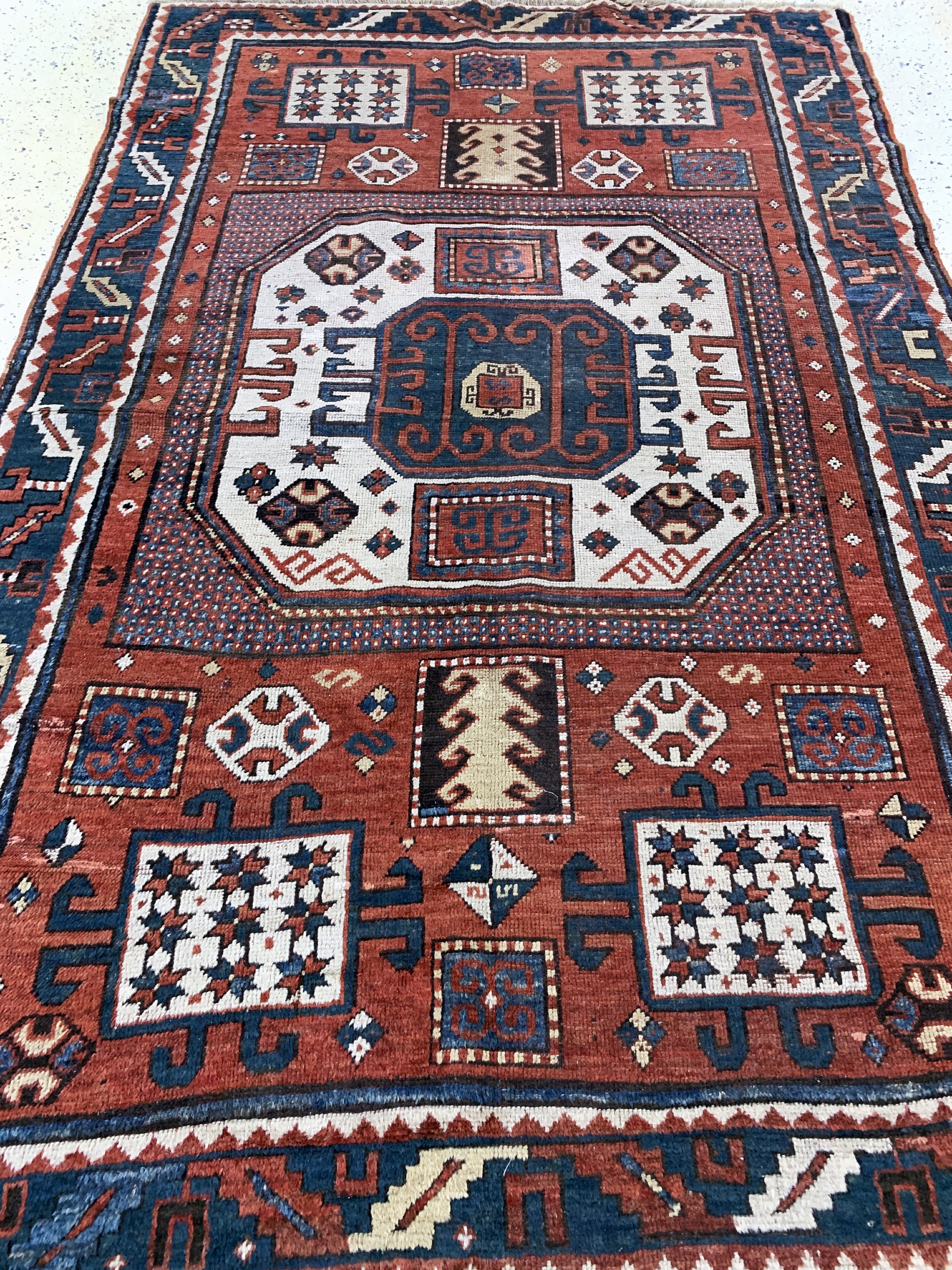 Detail f: "Karachoph-Kazak"antik, Kaukasus, 19.Jhd, Wolle auf Wolle, ca. 215 x 150 cm, EHZ: 2-3 (restauriert)