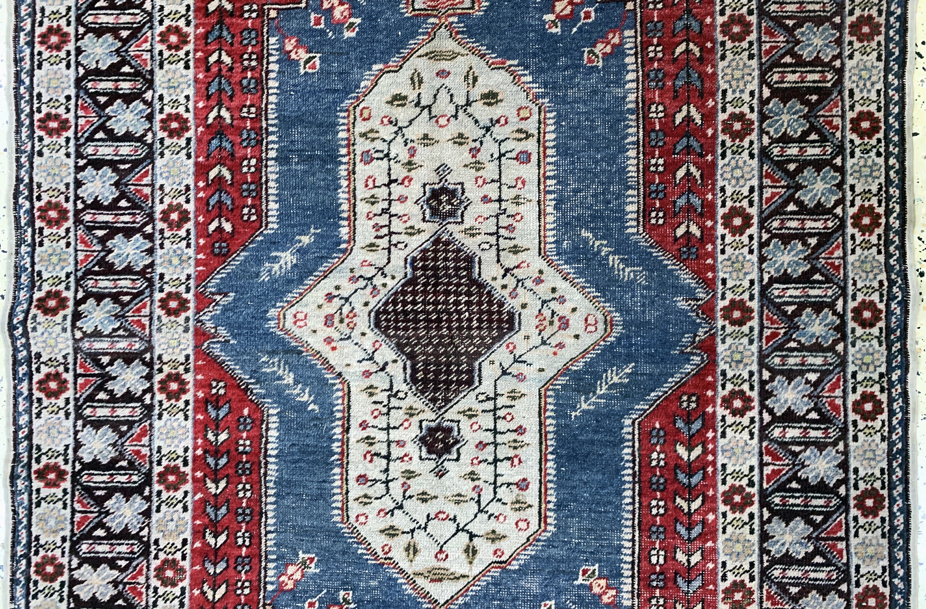Detail b: Giordes antik, Türkei, um 1900, Wolle auf Baumwolle, ca. 188 x 126 cm, EHZ: 3