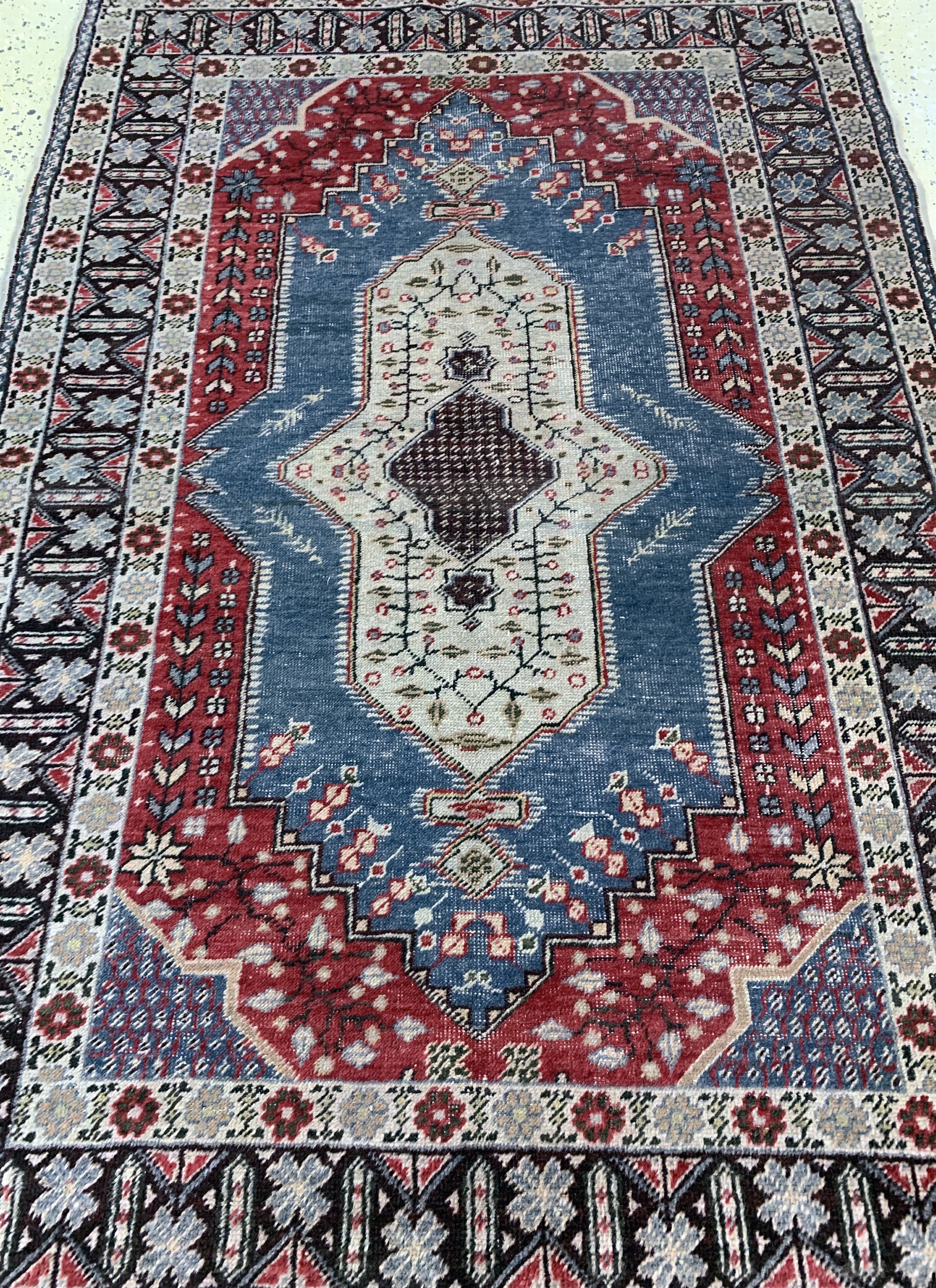 Detail d: Giordes antik, Türkei, um 1900, Wolle auf Baumwolle, ca. 188 x 126 cm, EHZ: 3