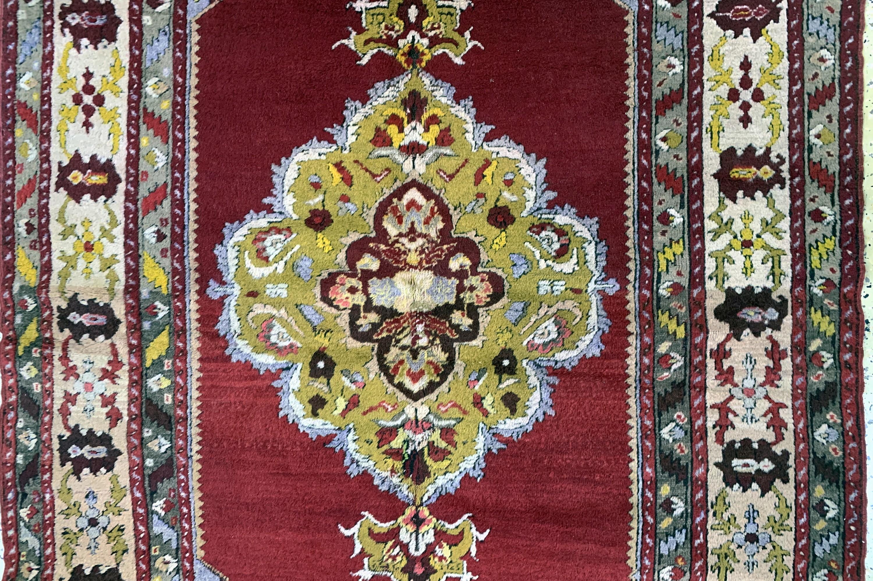 Detail b: Yahyaleh alt, Türkei, Anfang 20.Jhd, Wolle auf Wolle, ca. 200 x 136 cm, EHZ: 2-3 (restauriert).