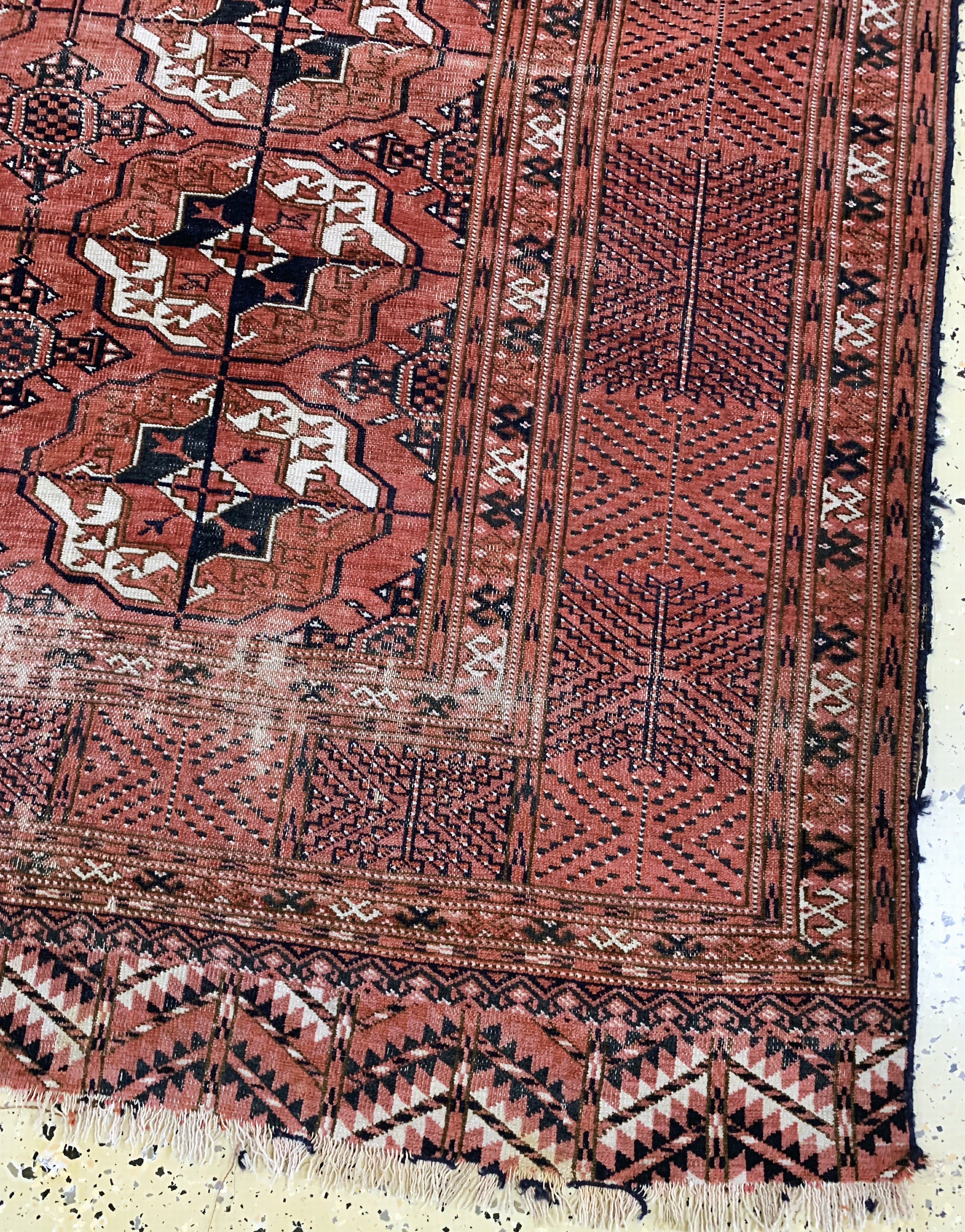 Detail a: Tekke"Hauptteppich"antik, Turkmenistan, 19.Jhd, Wolle auf Wolle, ca. 290 x 225 cm, EHZ: 4