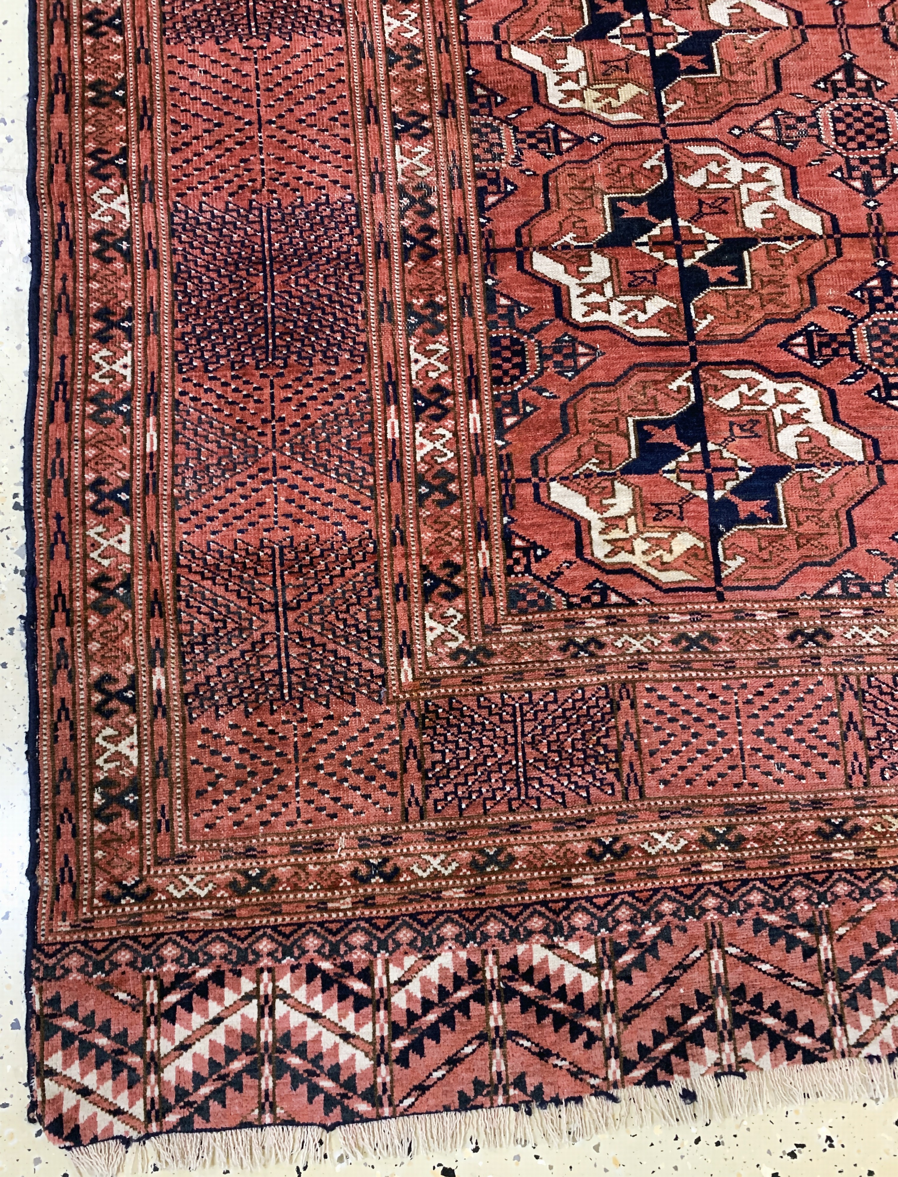 Detail b: Tekke"Hauptteppich"antik, Turkmenistan, 19.Jhd, Wolle auf Wolle, ca. 290 x 225 cm, EHZ: 4