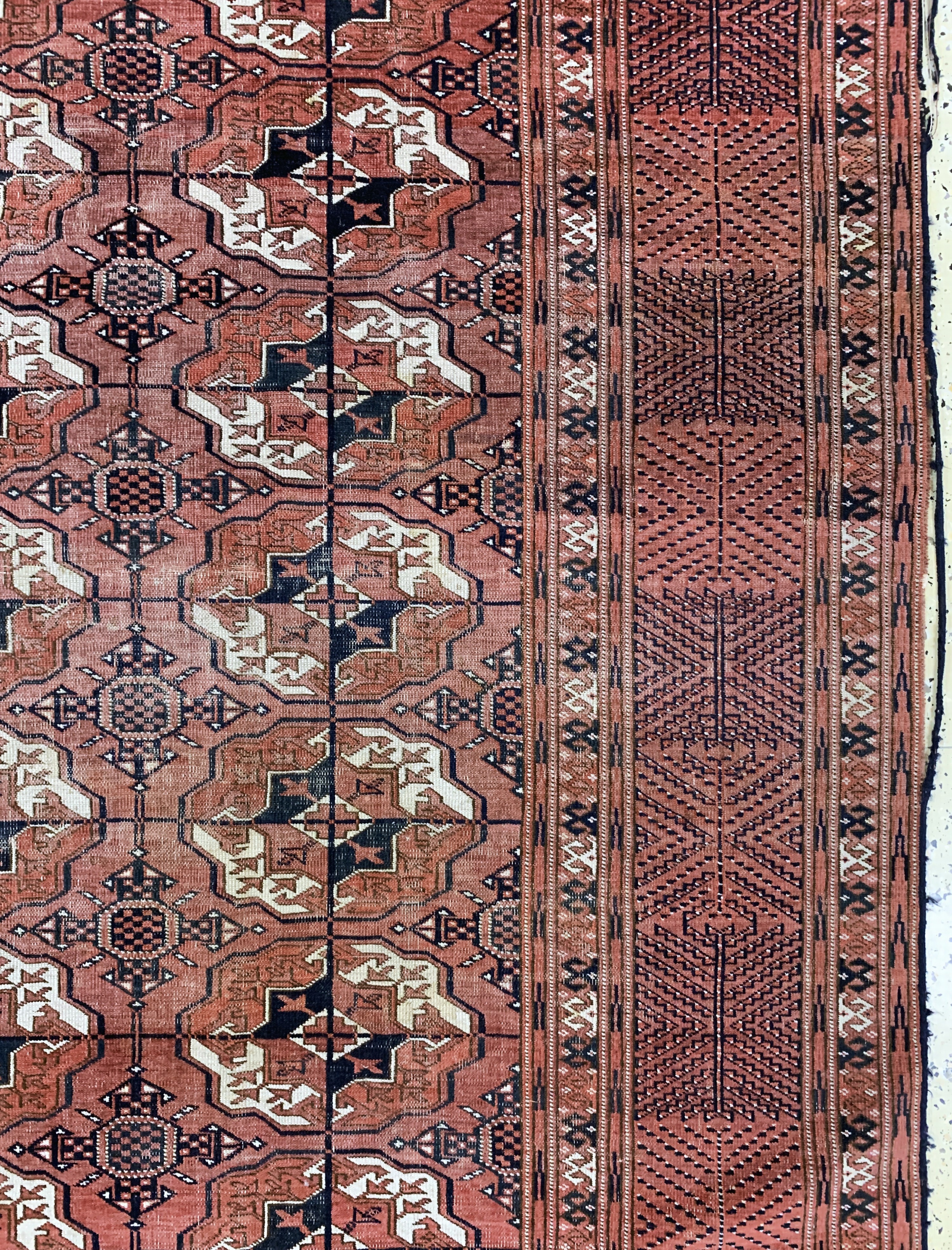 Detail d: Tekke"Hauptteppich"antik, Turkmenistan, 19.Jhd, Wolle auf Wolle, ca. 290 x 225 cm, EHZ: 4