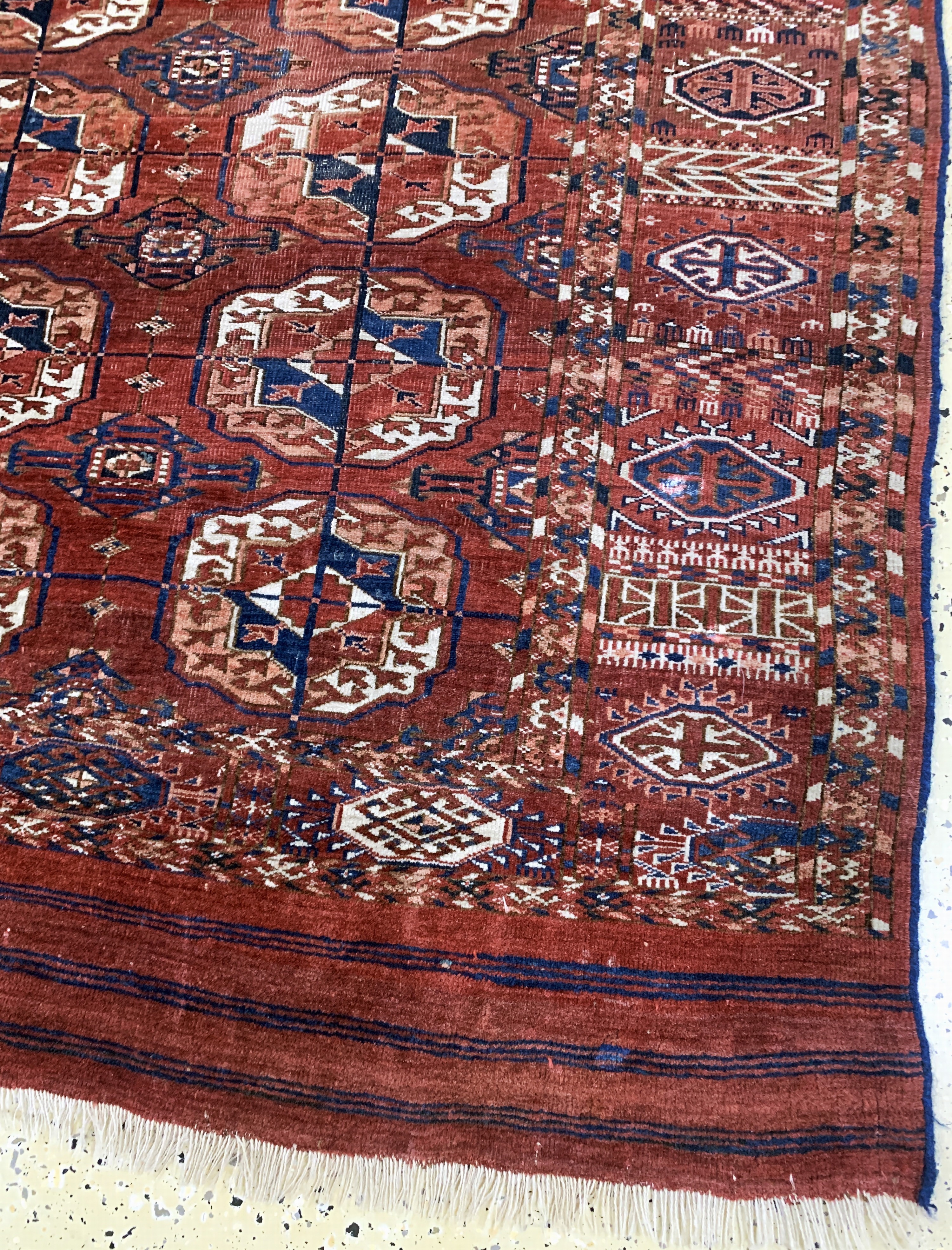 Detail a: Tekke"Hauptteppich"antik, Turkmenistan, 19.Jhd, Wolle auf Wolle, ca. 280 x 217 cm, EHZ: 3(restauriert)