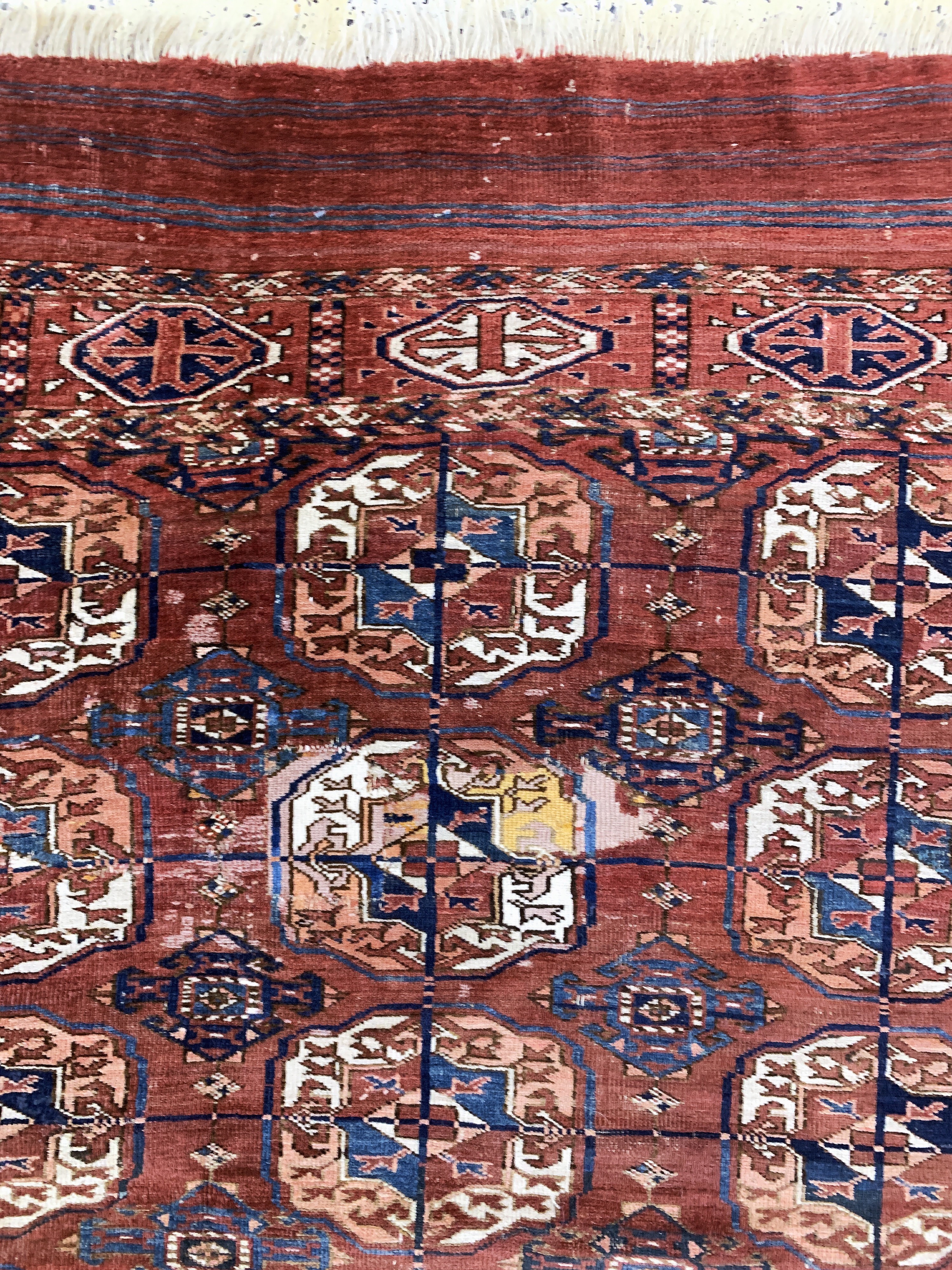 Detail g: Tekke"Hauptteppich"antik, Turkmenistan, 19.Jhd, Wolle auf Wolle, ca. 280 x 217 cm, EHZ: 3(restauriert)