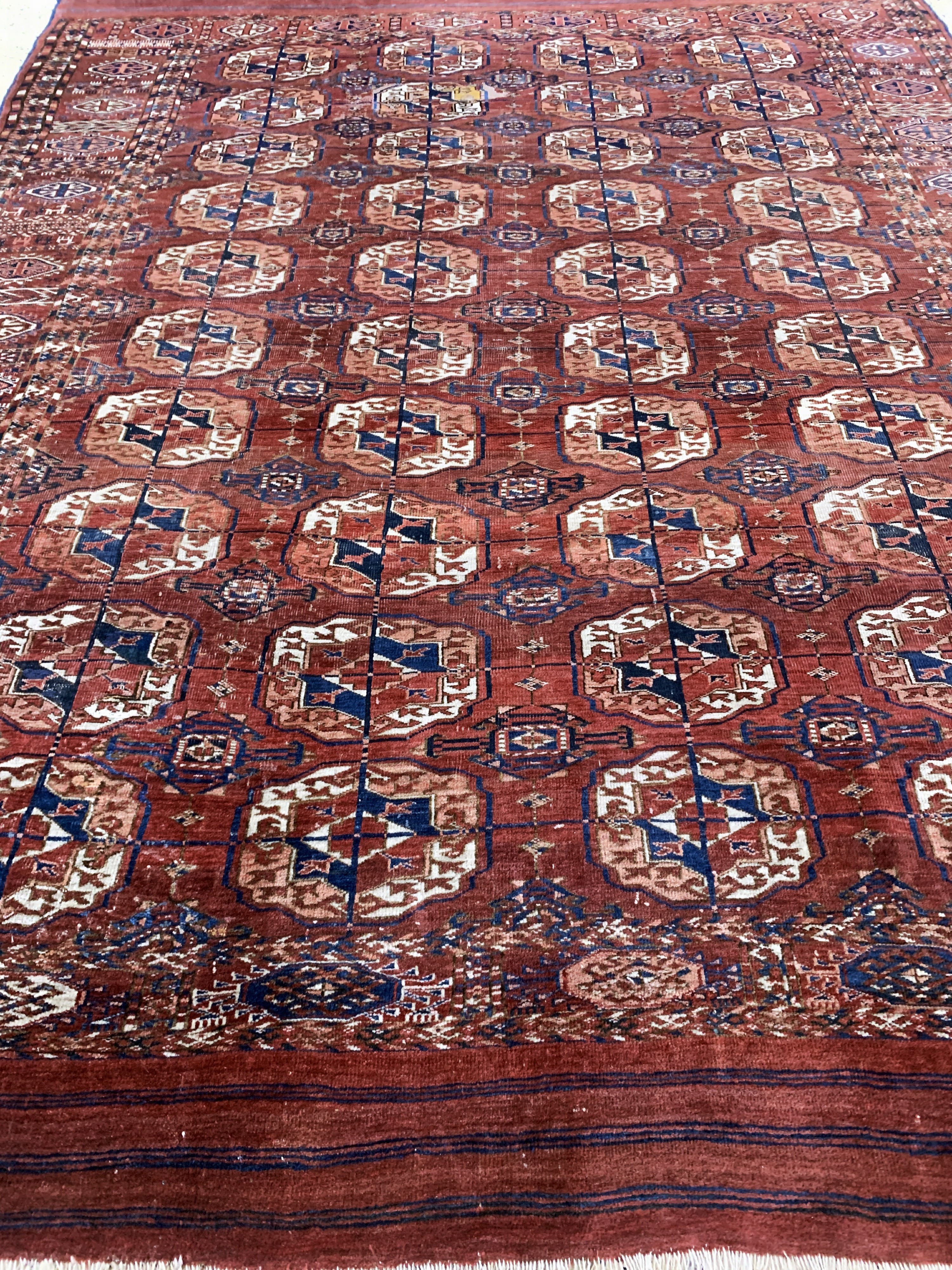 Detail h: Tekke"Hauptteppich"antik, Turkmenistan, 19.Jhd, Wolle auf Wolle, ca. 280 x 217 cm, EHZ: 3(restauriert)