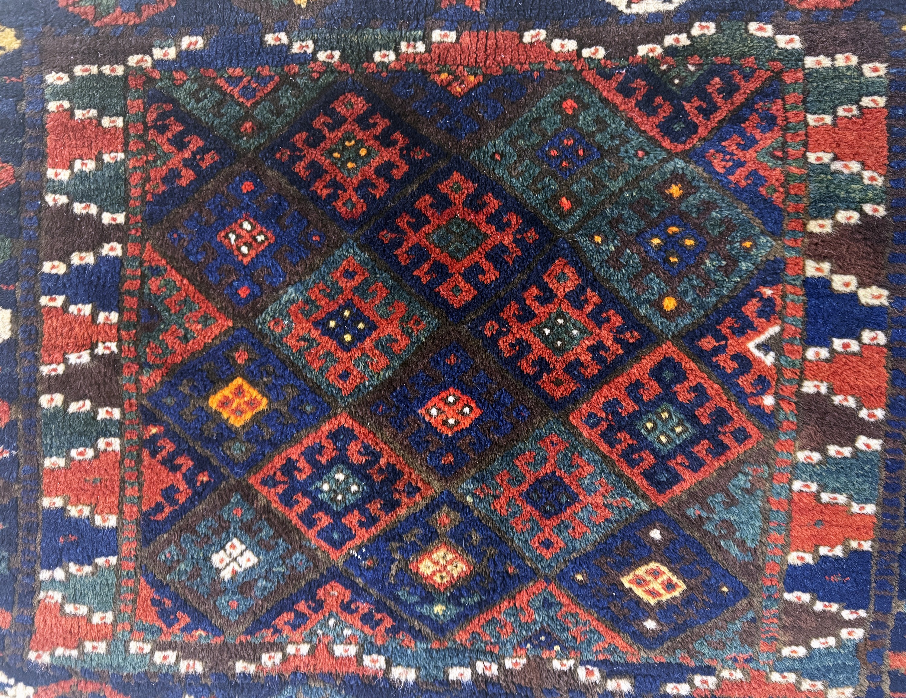 Detail b: 2 Lots"Jaf"antik, Persien, um 1900, Wolle auf Wolle, ca. 100 x 64 cm, EHZ: 3(restauriert)