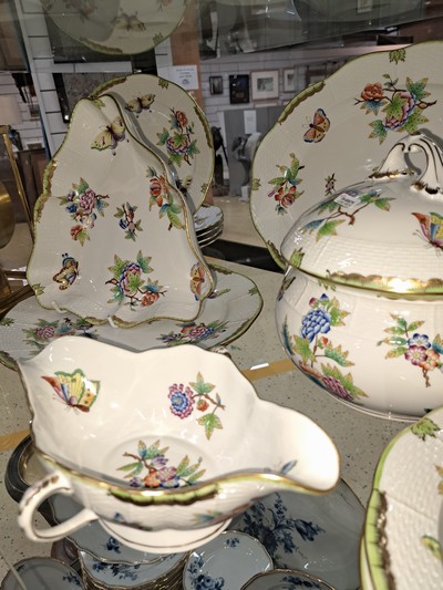 27093901c - Speiseservice, Herend, Viktoria, 6 Speiseteller, 6 Suppenteller, Sauciere, ...