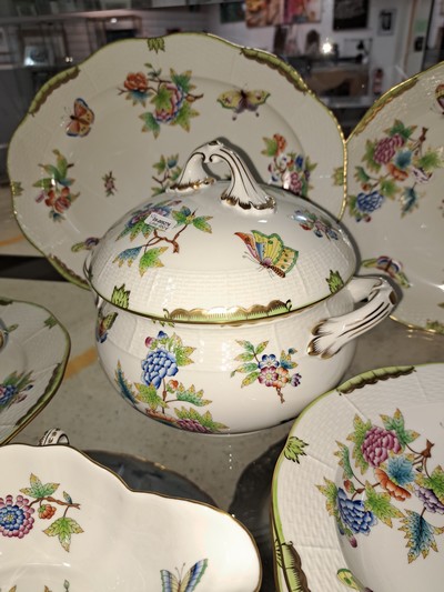 27093901d - Speiseservice, Herend, Viktoria, 6 Speiseteller, 6 Suppenteller, Sauciere, ...