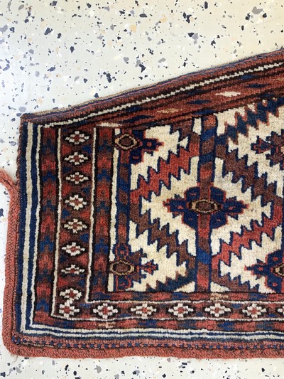 27094060b - Asmalyk antik, Turkmenistan, um 1900, Wolleauf Wolle, ca. 65 x 37 cm, EHZ: 2-3 ...