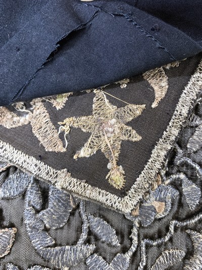 27094090c - Osmanische Stickerei antik, Türkei, 19.Jhd,Metallstickerei auf Samt, ca. 35 x 21 cm, ...