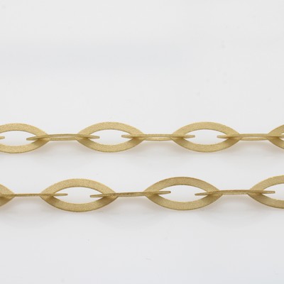 27095036b - Collier, GG 750/000, mattierte navetteförm. Glieder, Schließe integriert, massive ...