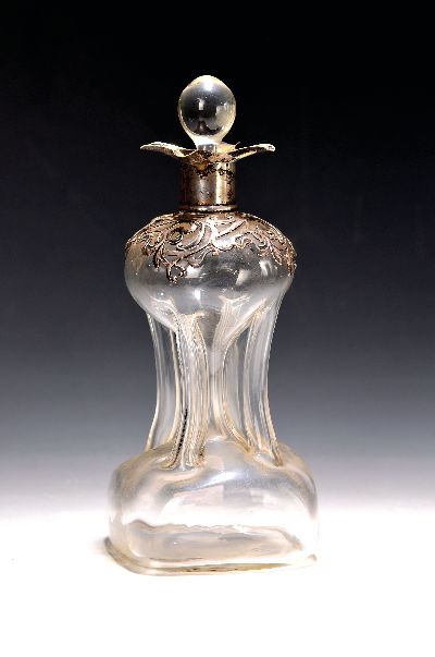 Image Edward VII Dekanter, W. Hutton & Sons Ltd, Birmingham, 1903, farbloses Glas mit floraler ...