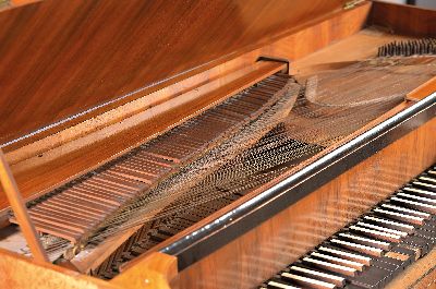 27095427b - Süddeutsches Tafelklavier, wohl Christian Gaiser, Rastatt, um 1818, Nussbaum furnierter ...