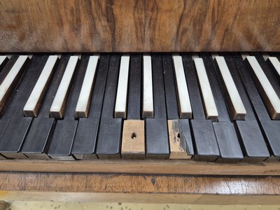 27095427e - Süddeutsches Tafelklavier, wohl Christian Gaiser, Rastatt, um 1818, Nussbaum furnierter ...