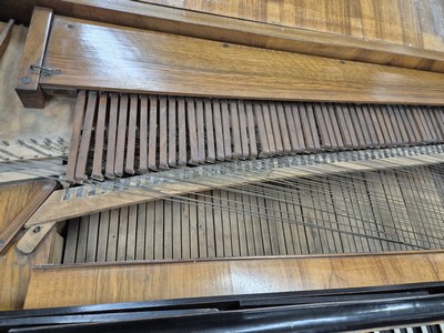 27095427g - Süddeutsches Tafelklavier, wohl Christian Gaiser, Rastatt, um 1818, Nussbaum furnierter ...