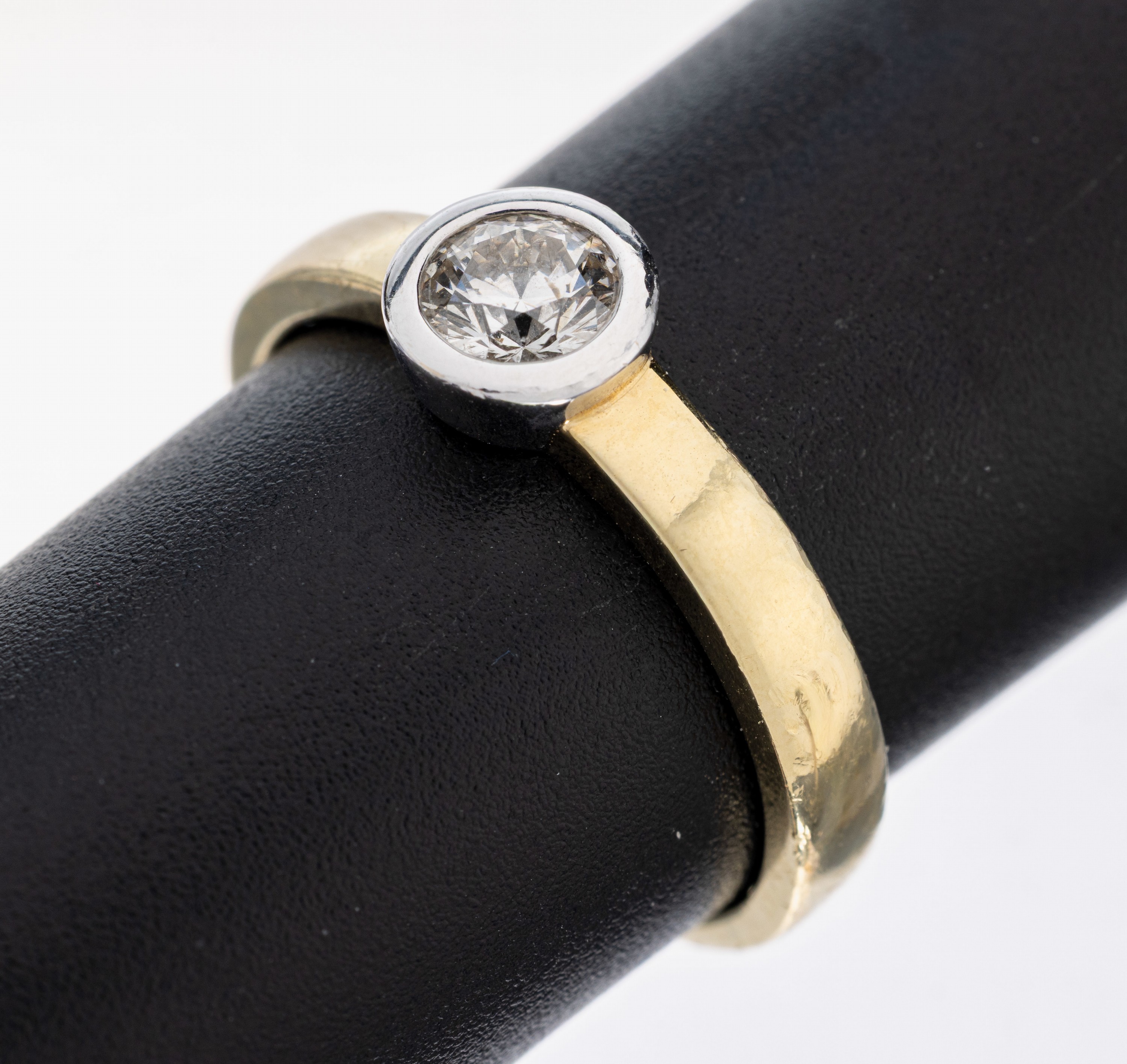 Image 27095567 - 14 kt Gold Brillant-Ring, GG/WG 585/000, inWG gefasster Brillant ca. 0.50 ct ...