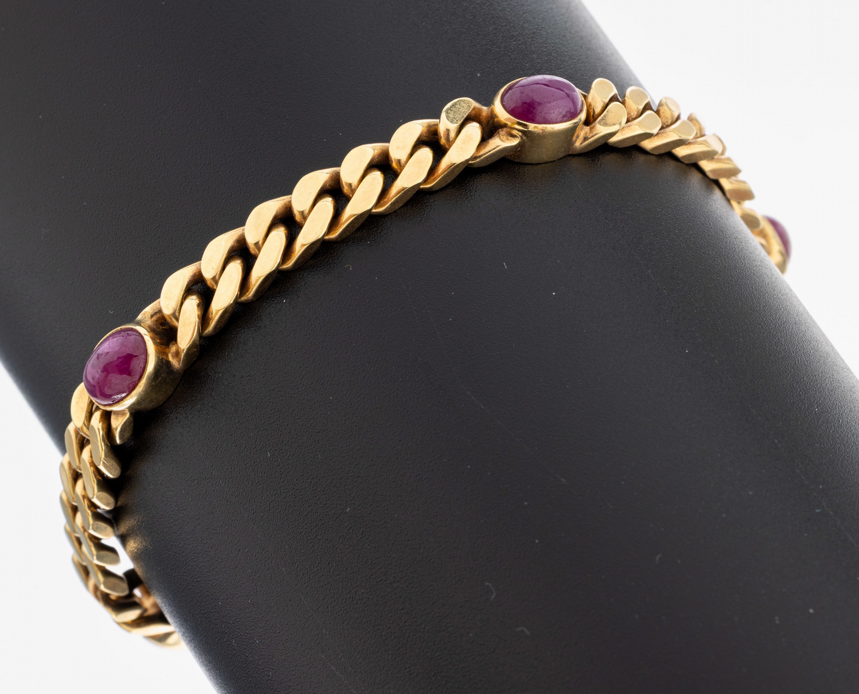 Image 27095682 - 18 kt Gold Rubin-Armband, GG 750/000, 5 ovale Rubincabochons zus. ca. 6.00 ct, L. ca. ...