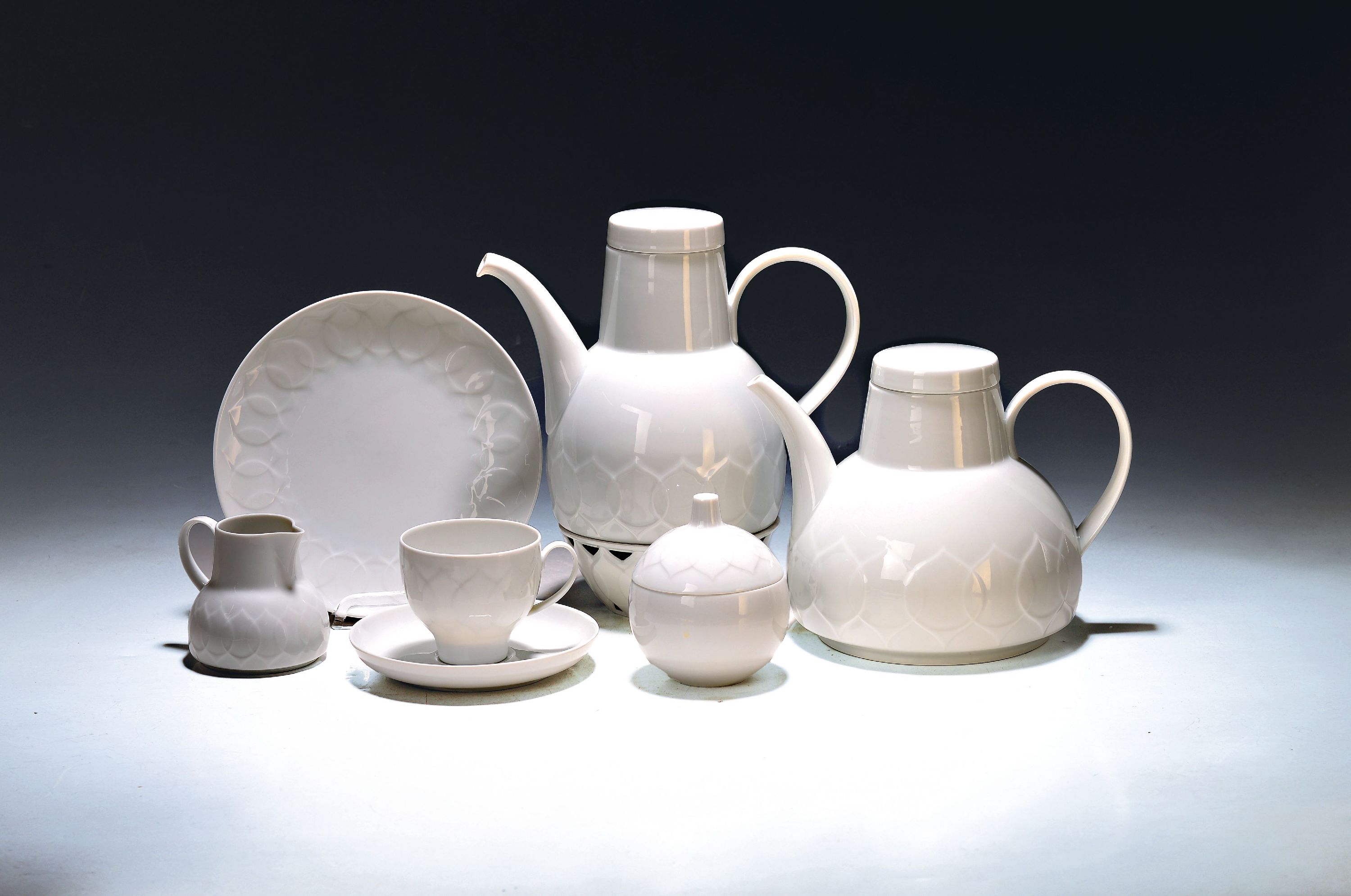 Image 27095683 - Kaffeeservice für 12 Personen, Rosenthal, Modell Lotus weiß, 2 Kaffeekannen, Teekanne, ...