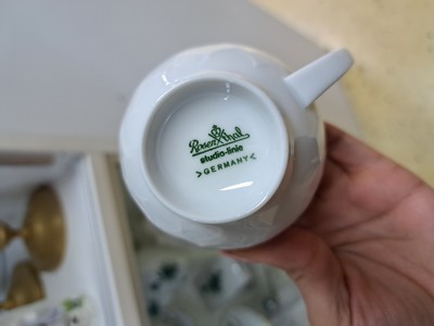 27095683f - Kaffeeservice für 12 Personen, Rosenthal, Modell Lotus weiß, 2 Kaffeekannen, Teekanne, ...