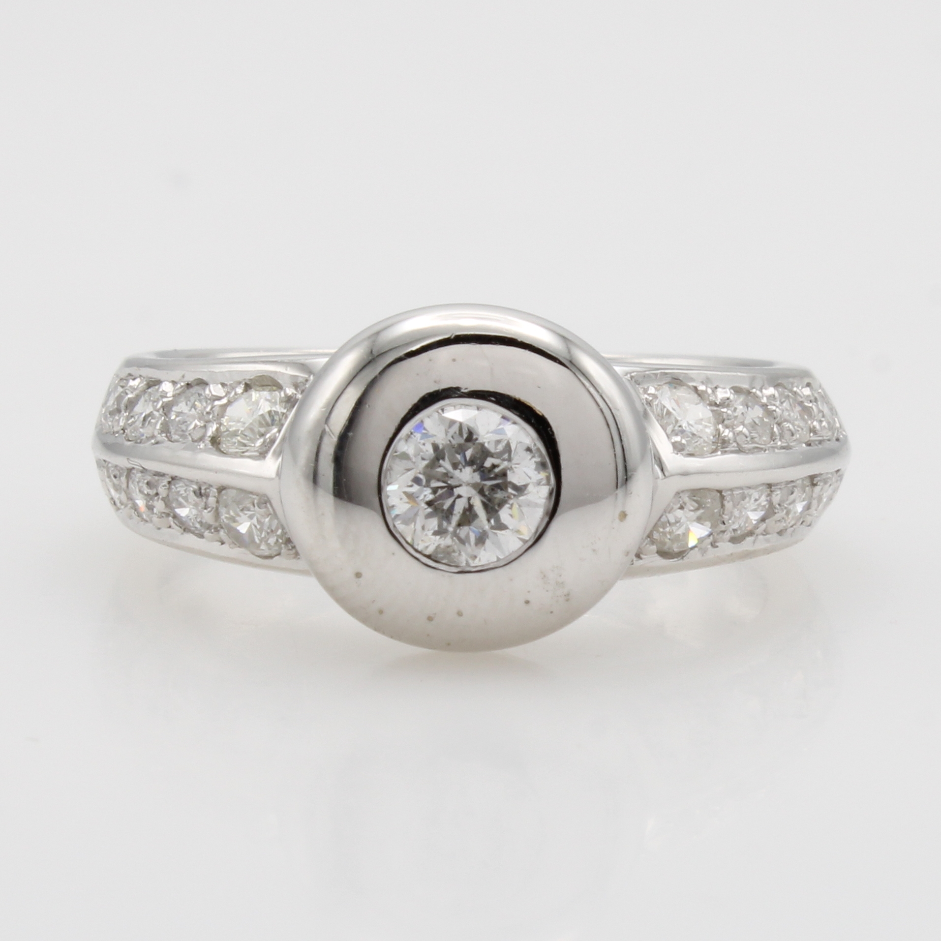 Image 27095967 - Ring mit Brillanten, WG 585/000, Mittelsteinu. Besatzbrill. zus. ca. 1 ct Weiß/p, RW ...