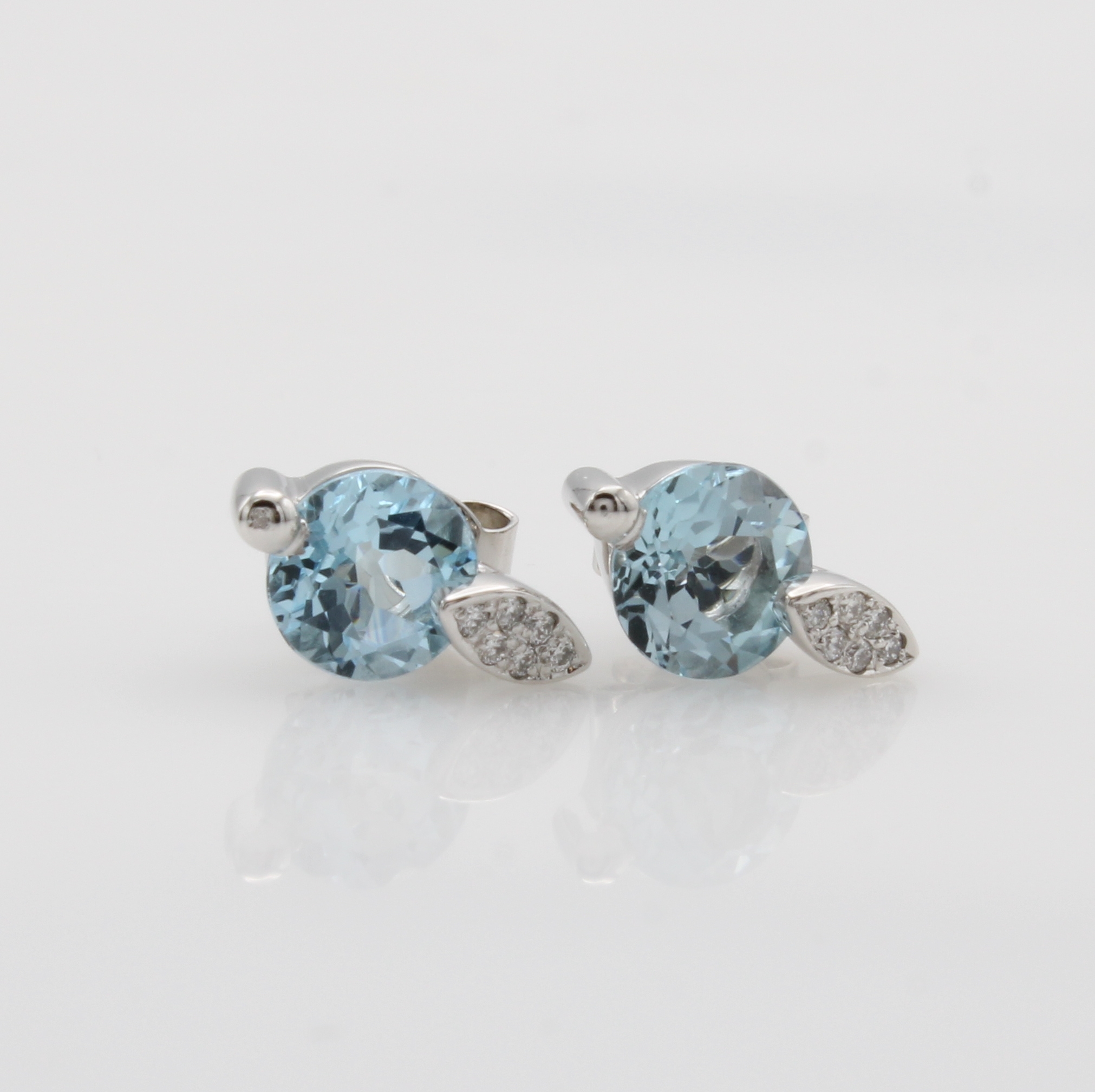 Image 27096192 - Paar Ohrstecker mit Blautopasen und Brillanten, WG 585/000, Topase (beh.), Brill. zus. ...