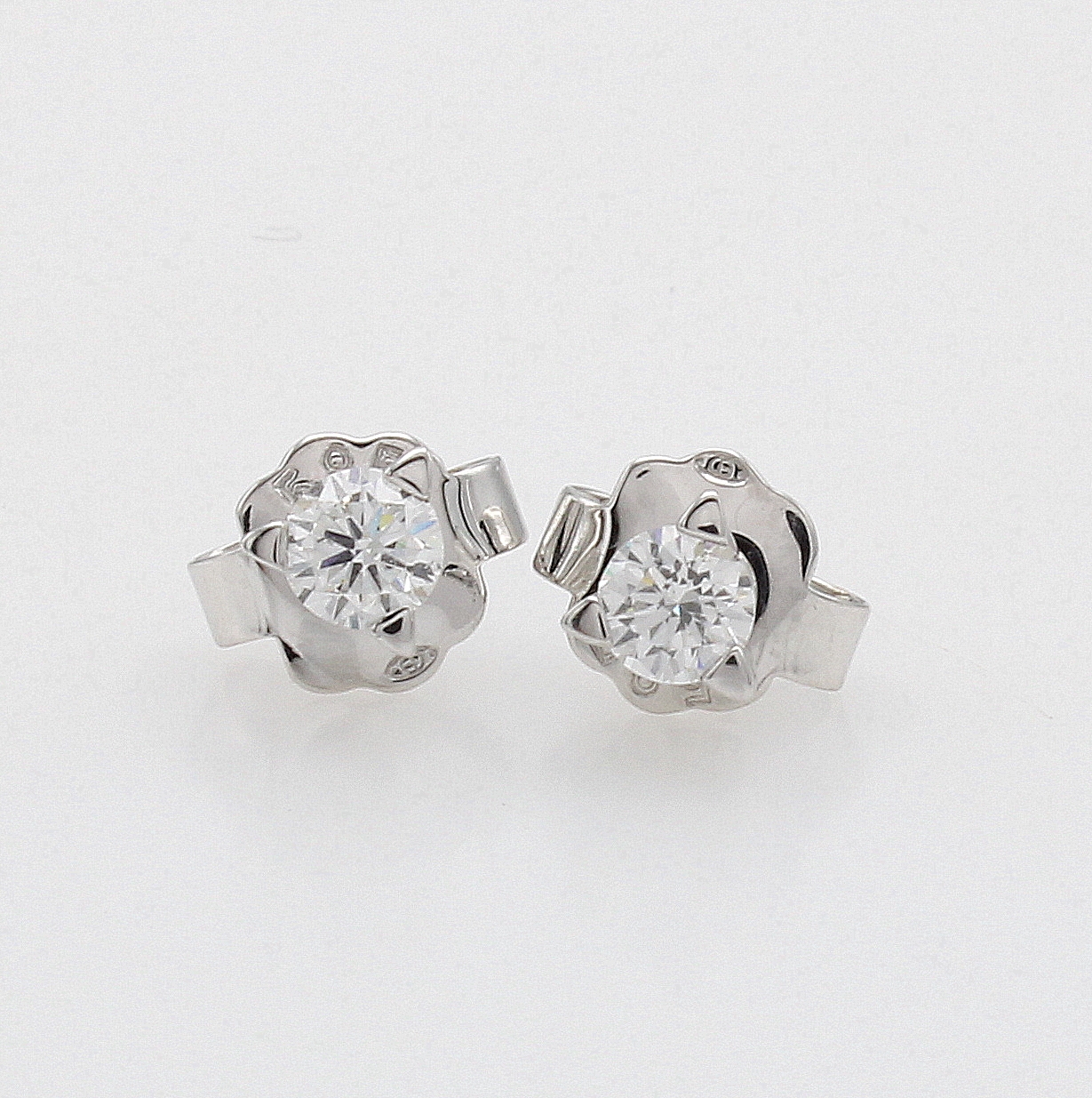 Image 27096203 - Paar Ohrstecker mit Brillanten, WG 585/000, 2 Brill. zus. ca. 0.30 ct feines Weiß/si ...