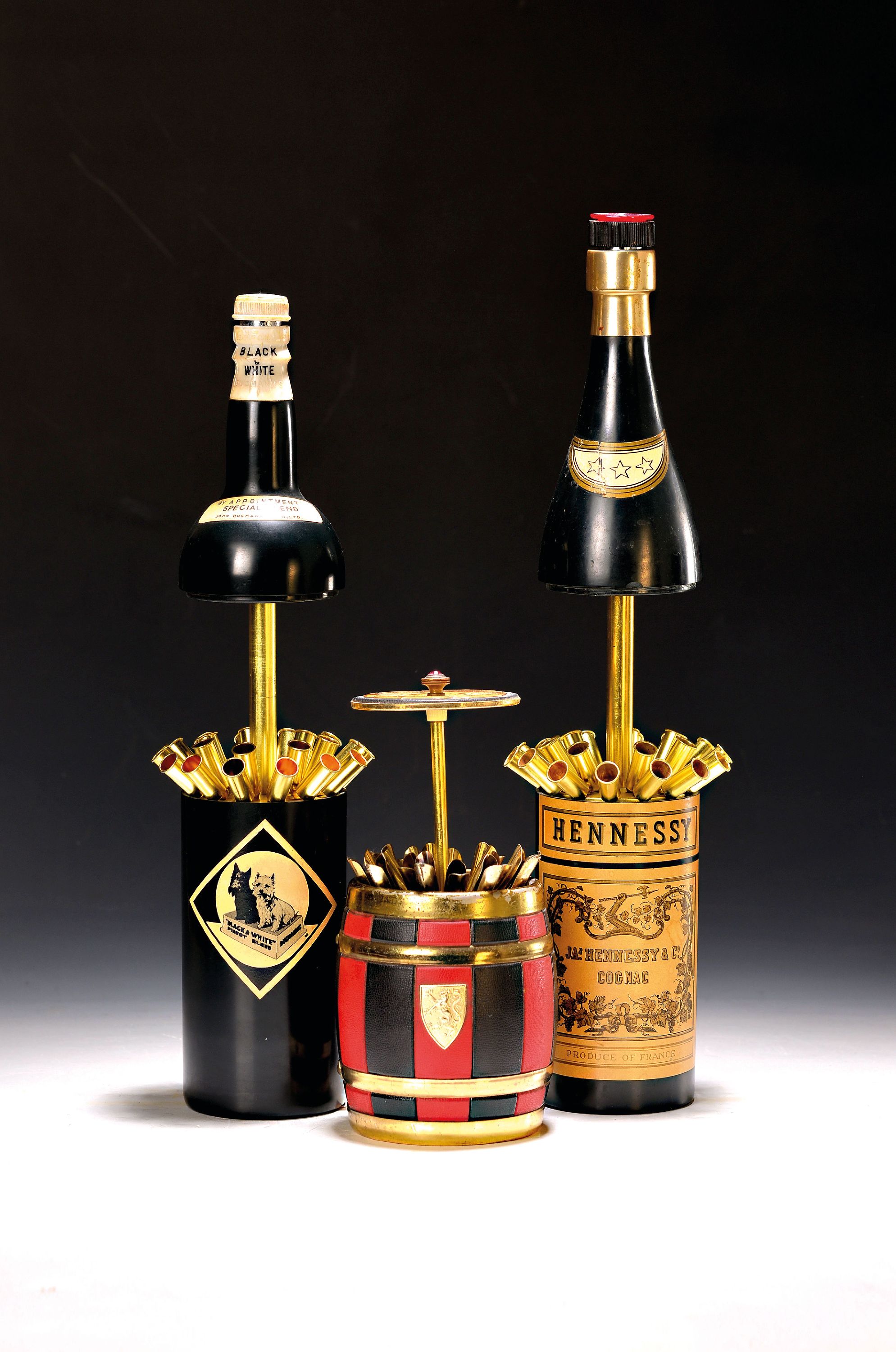 Image 27096212 - Three cigarette dispensers, 1x in the shape ofa bottle of Hennessy Cognac, H. 32 cm, one ...