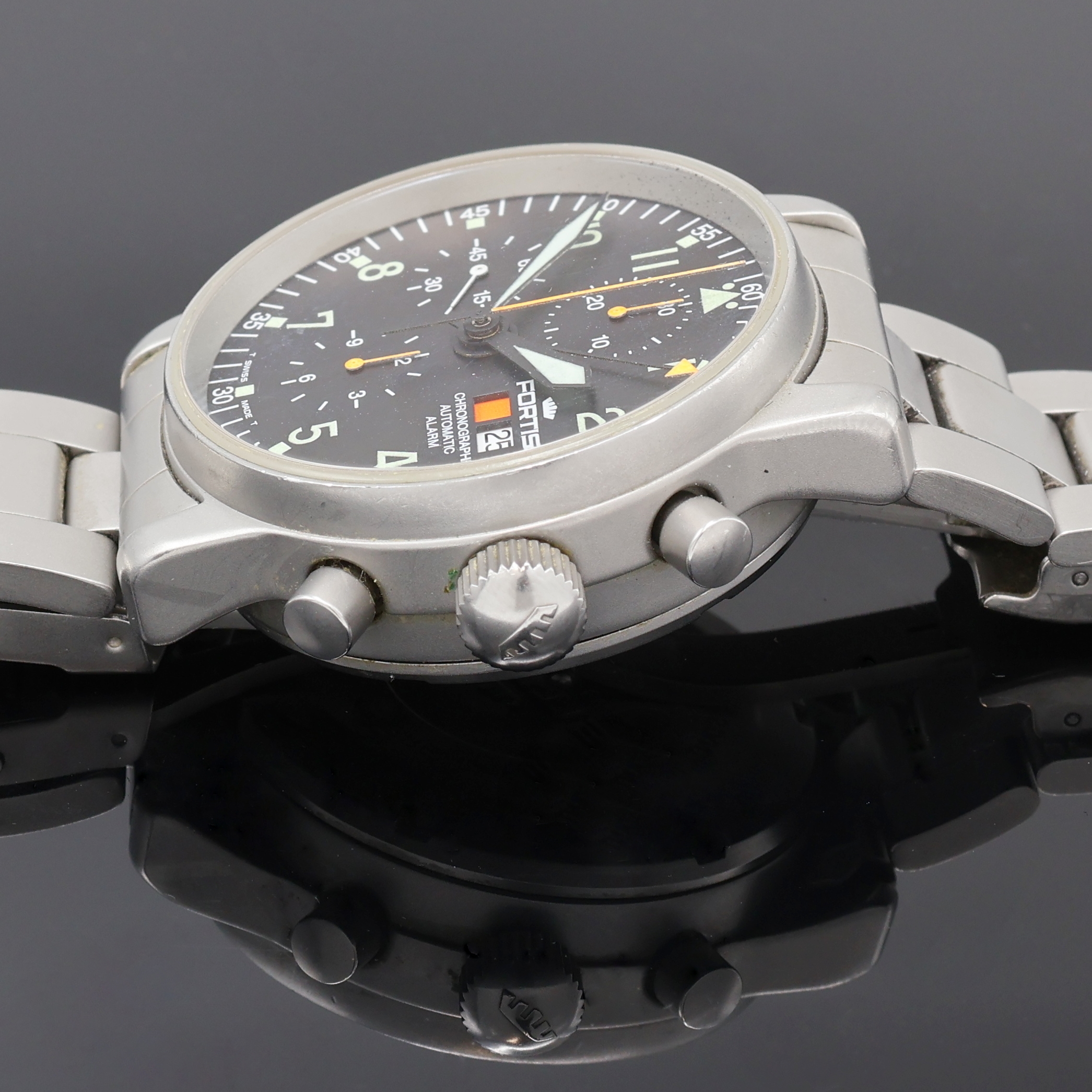 Detail d: FORTIS Armbandchronograph mit Alarm Referenz 599.10.170, Automatik, Schweiz um 2000, Edelstahl inkl. orig. Gliederband m. Faltschl., Boden verschr., ...