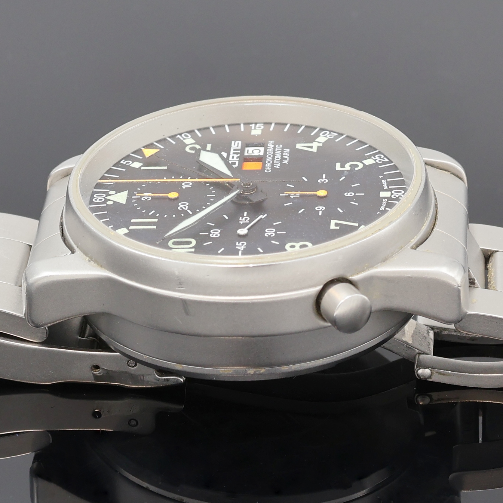 Detail e: FORTIS Armbandchronograph mit Alarm Referenz 599.10.170, Automatik, Schweiz um 2000, Edelstahl inkl. orig. Gliederband m. Faltschl., Boden verschr., ...