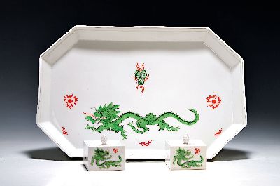 Image Tintenzeug grüner Drache, Meissen, 20.Jh., Porzellan, handbemalt, oktogonales Tablett ...