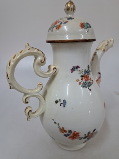 27096230c - Mokkakännchen, Meissen, ausgehendes 18.Jh., Porzellan, farbig staffiert, Blumenmotive ...