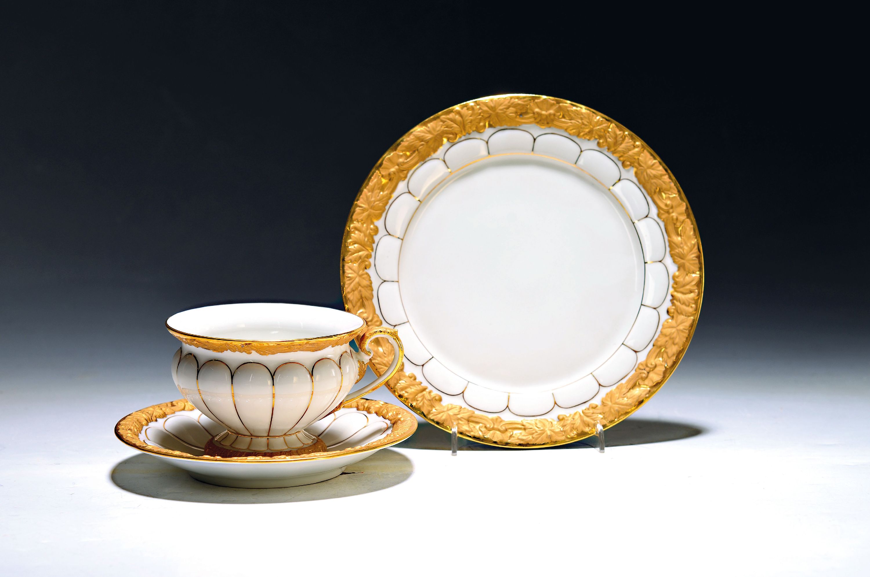 Image 27096764 - 3-tlg. Kaffeegedeck X-Form, Meissen, nach 1945, 2. Wahl, Porzellan, prunkvolle ...