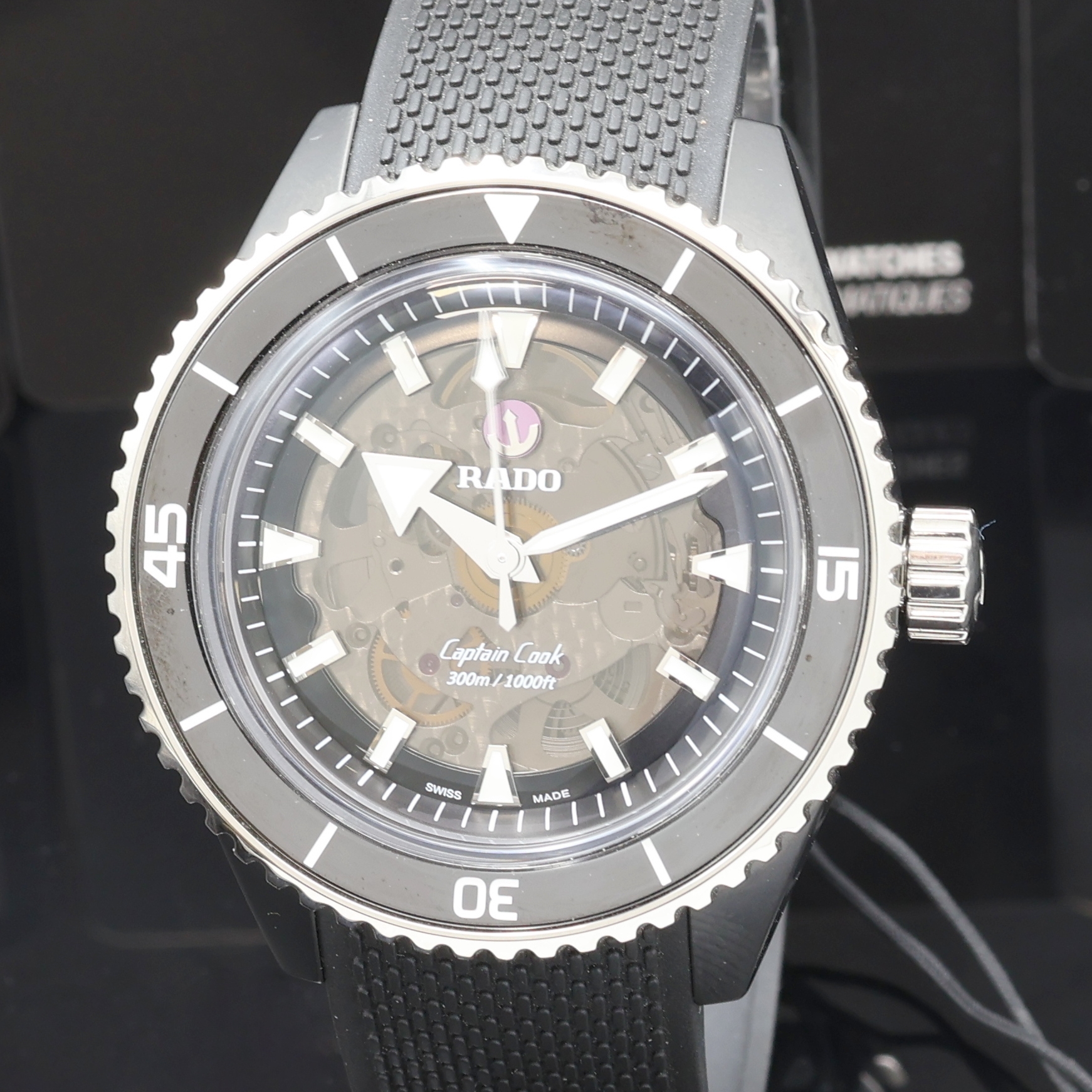 Detail a: RADO nahezu neuwertige Herrenarmbanduhr Captain Cook High-Tech Referenz R32127156, Automatik, Schweiz um 2024, beids. vergl. Keramikgeh. inkl. orig. ...