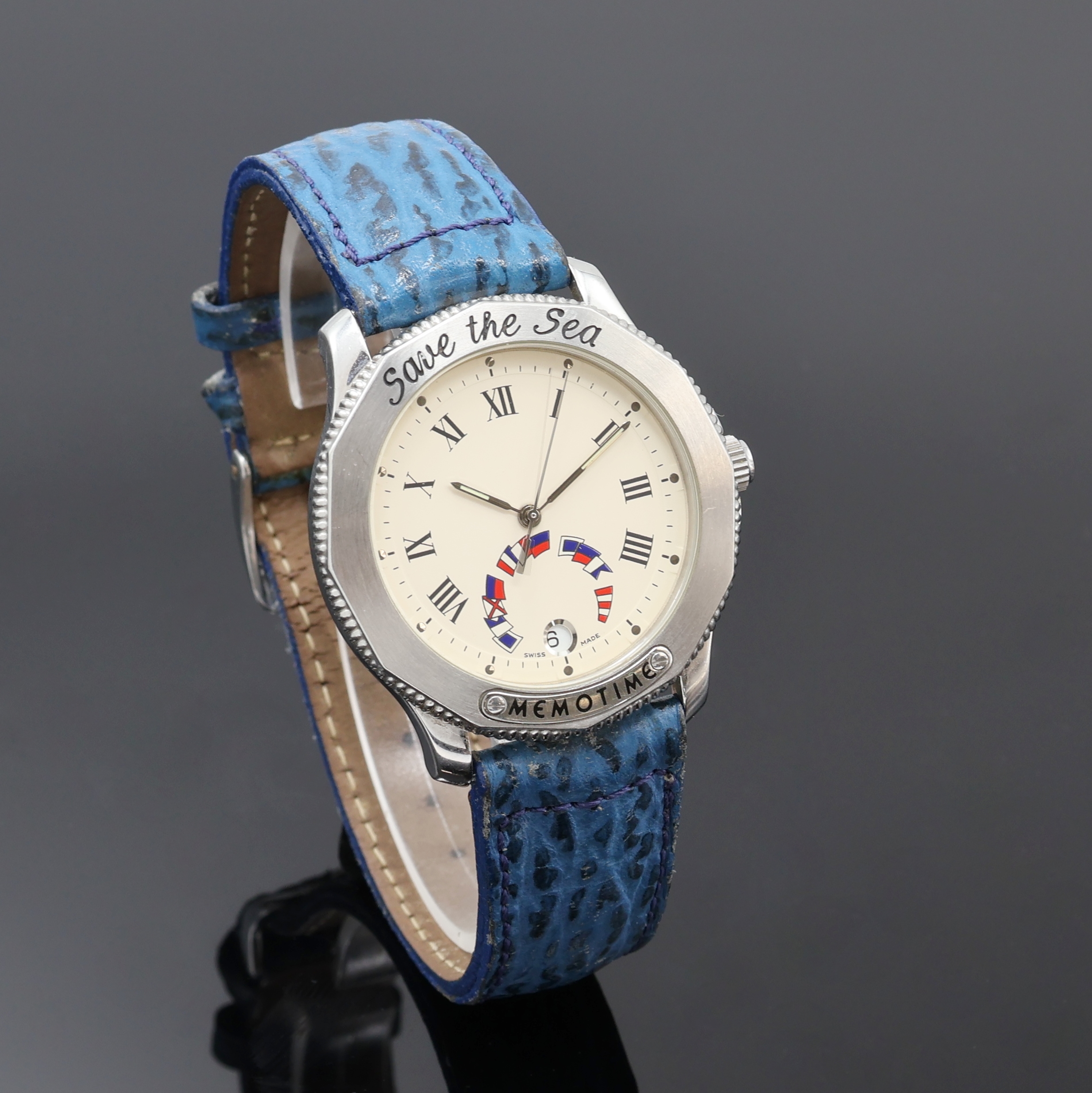 Detail b: CORUM Memotime Save the Sea Armbanduhr, Schweiz um 1990, quarz, Edelstahlgeh. inkl. Lederband m. orig. Dornschl., Boden aufgedr., Lünette m. ...