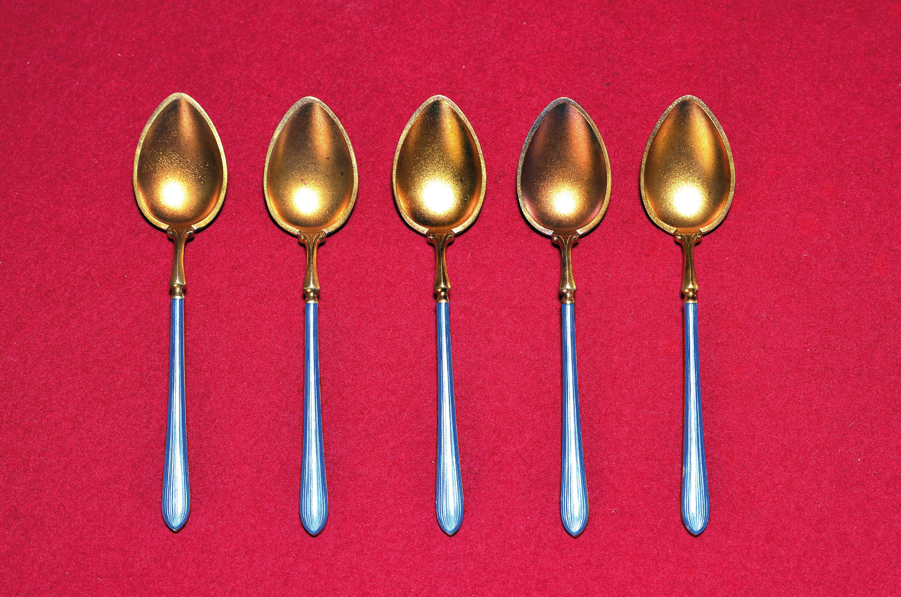 Image 27096980 - 5 Silberlöffel, wohl inseleuropäisch, um 1900, 925er-Silber, goldbronziert, Punzierung ...