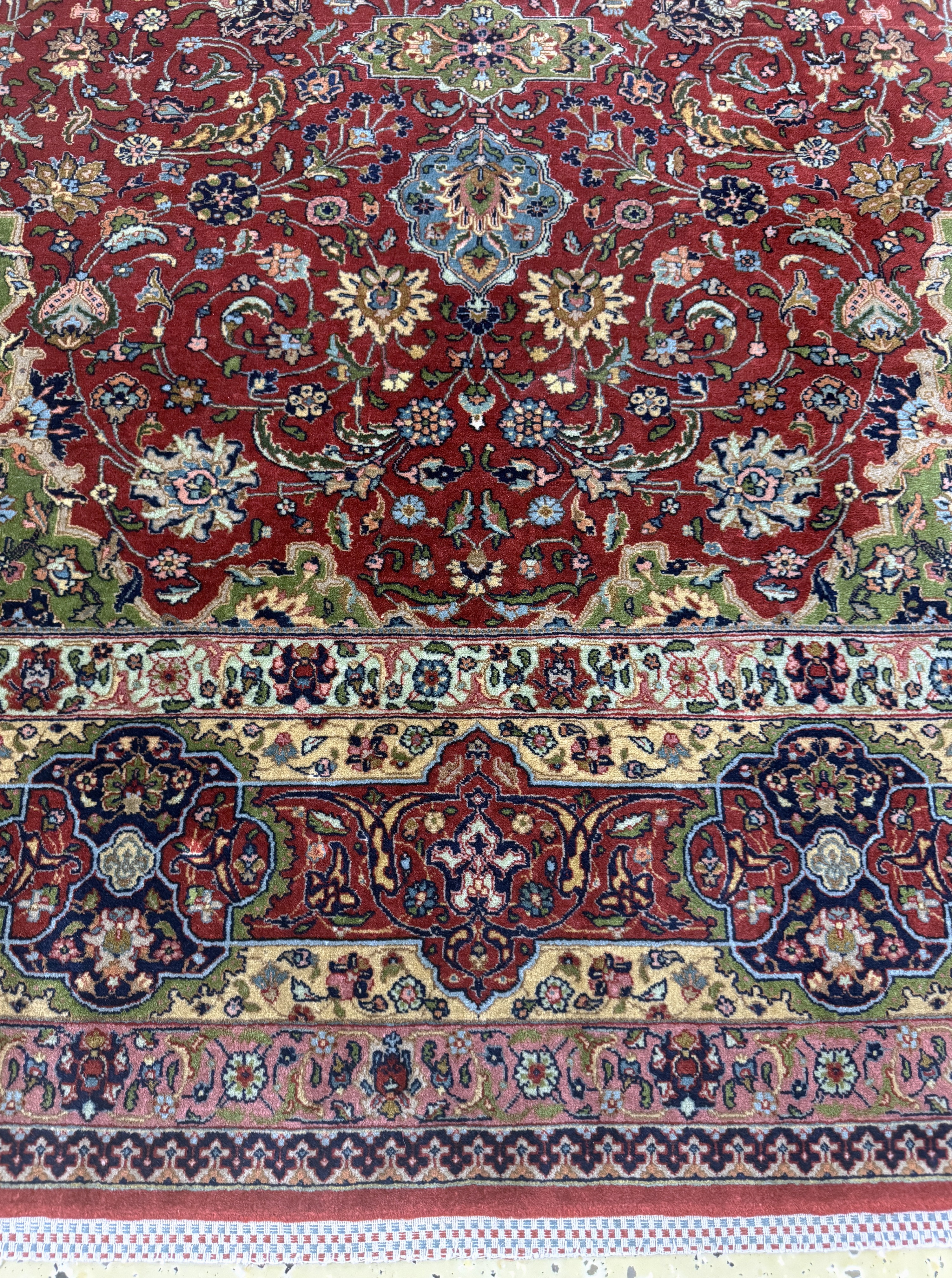 Detail c: Täbriz fein(60 Raj), Persien, Anfang 20.Jhd, Korkwolle auf Baumwolle, ca. 334 x 236cm, ca. 640.000 Kn/qm, EHZ: 1-2